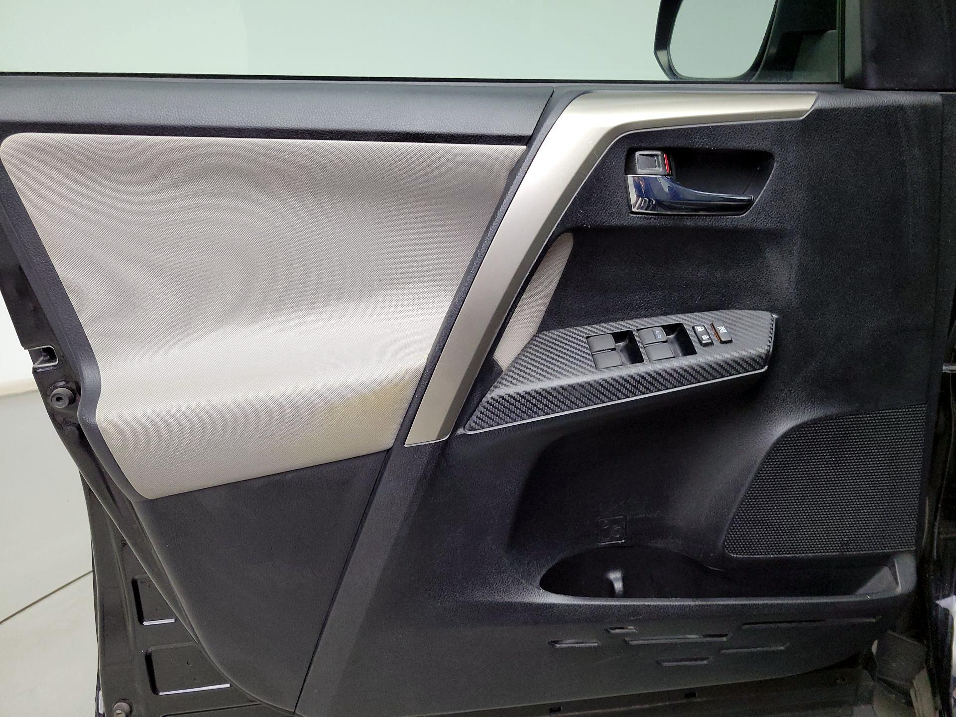 Thumbnail: 2015 Toyota RAV4 - 12