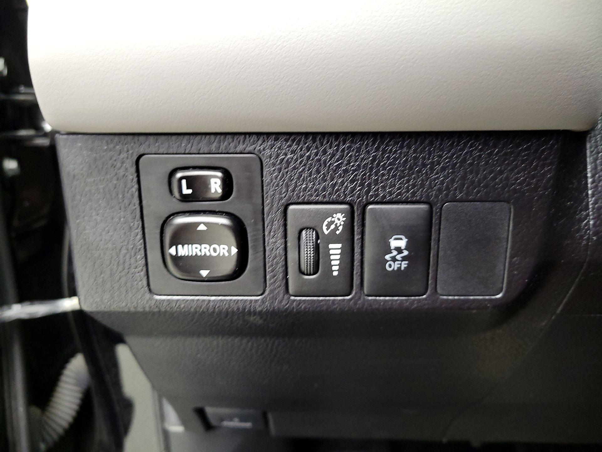 Thumbnail: 2015 Toyota RAV4 - 13