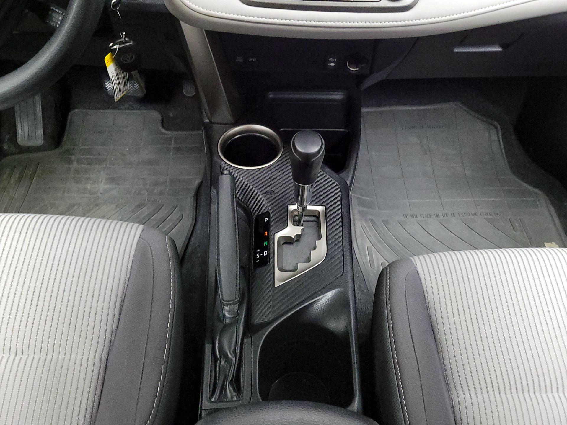 Thumbnail: 2015 Toyota RAV4 - 17