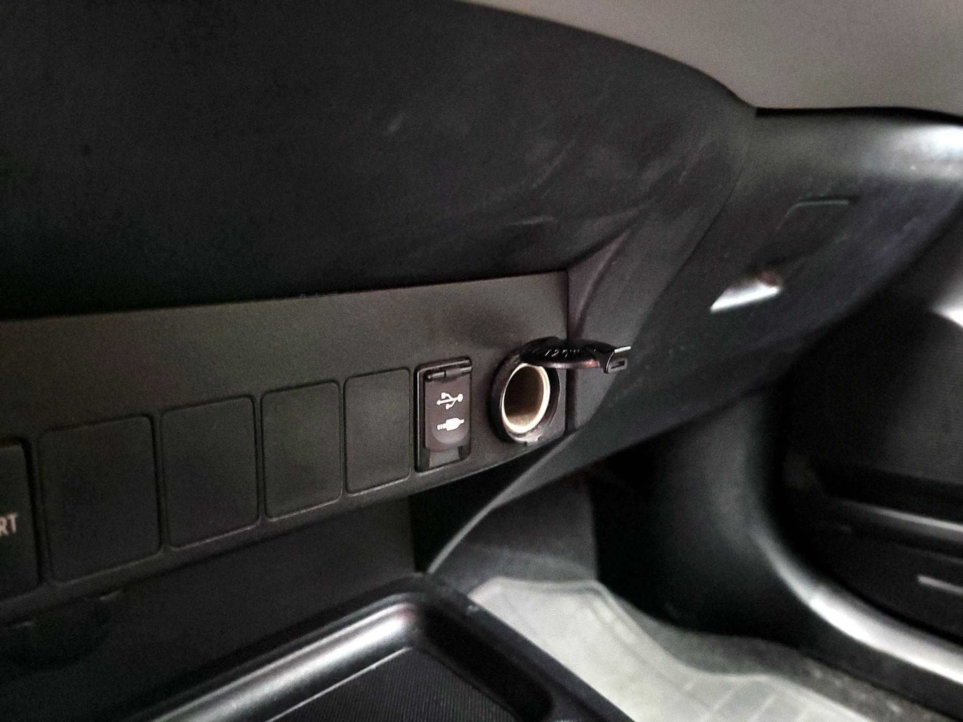 Thumbnail: 2015 Toyota RAV4 - 18