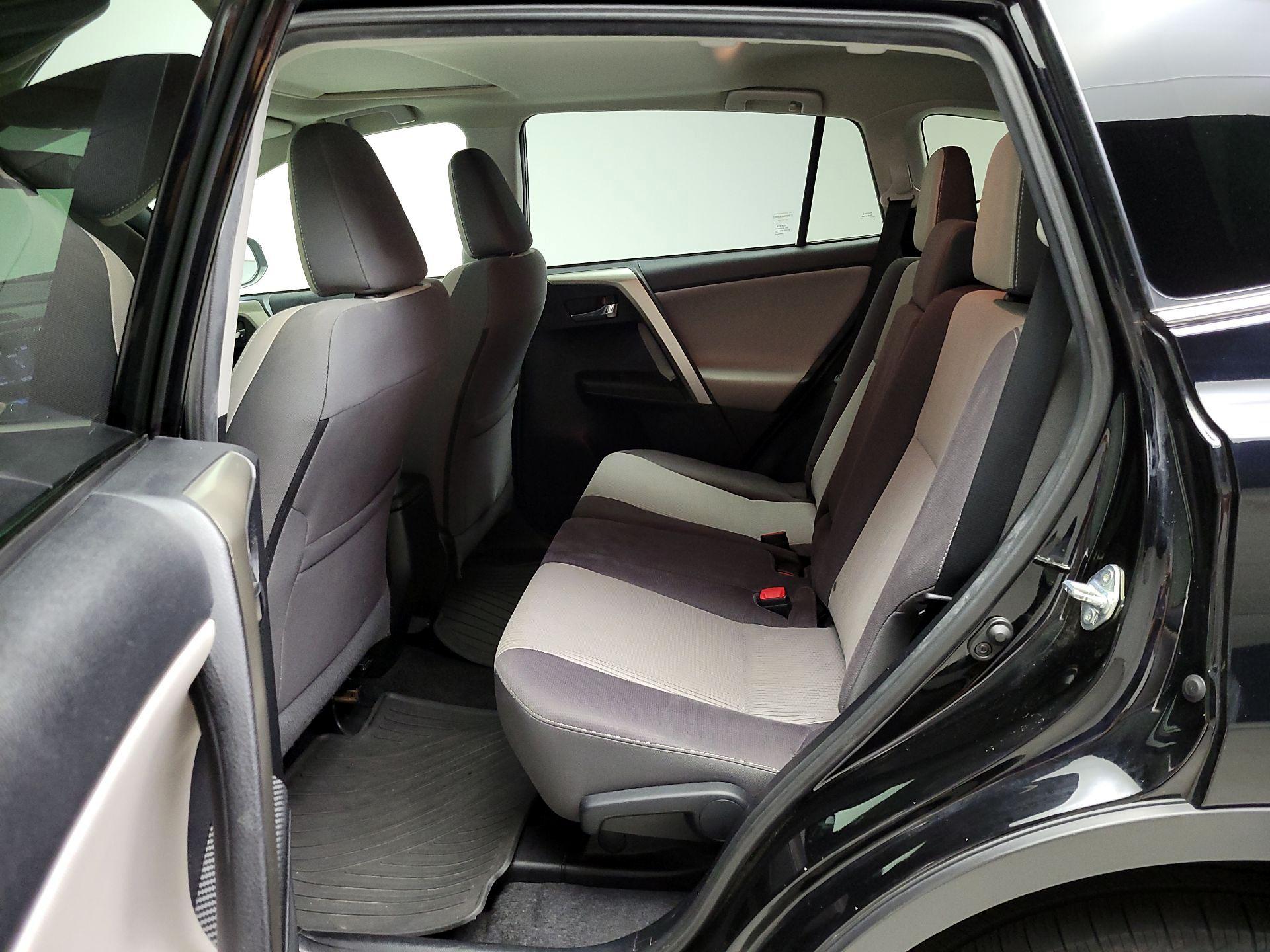 Thumbnail: 2015 Toyota RAV4 - 20