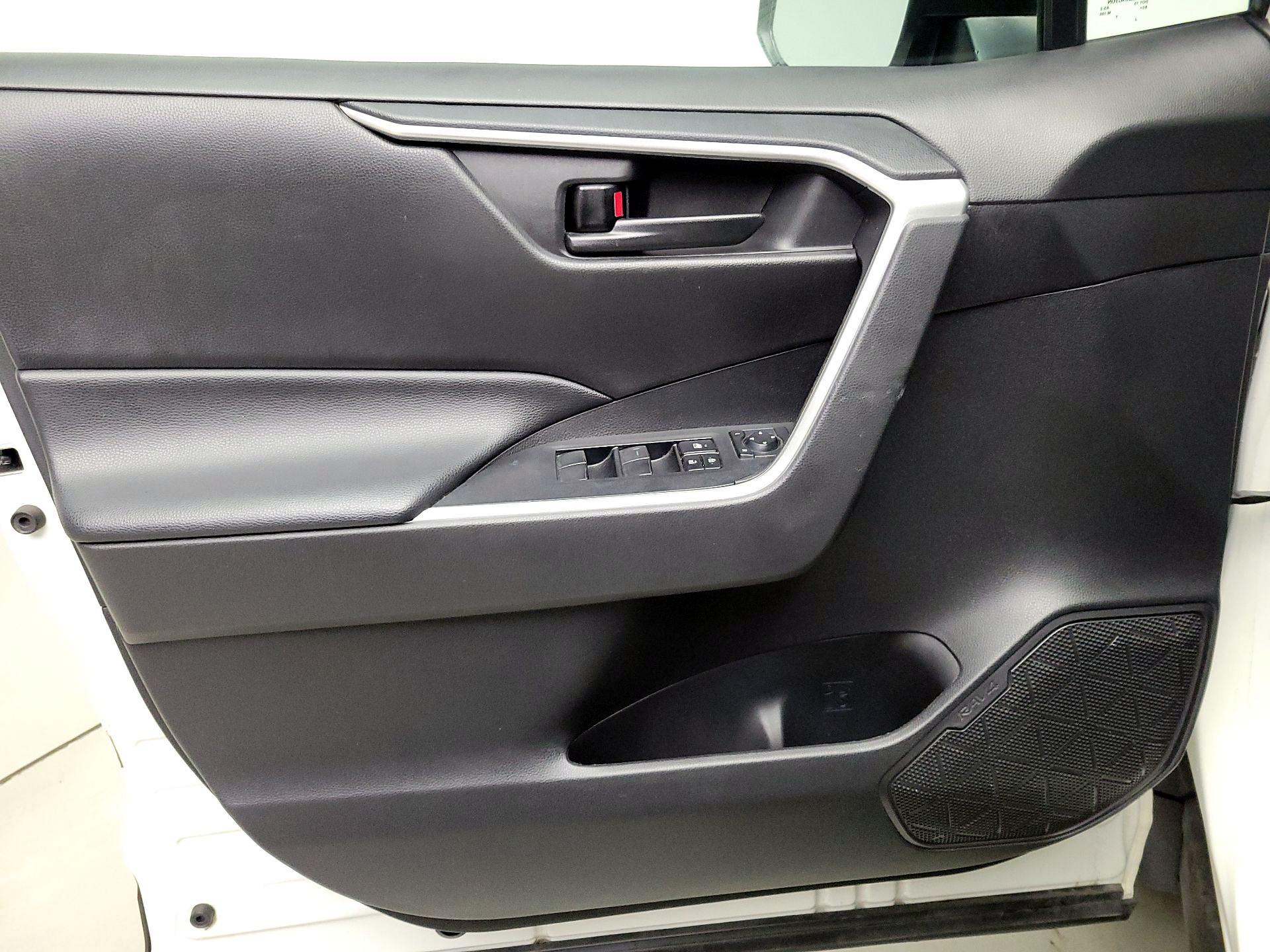 Thumbnail: 2021 Toyota RAV4 - 12