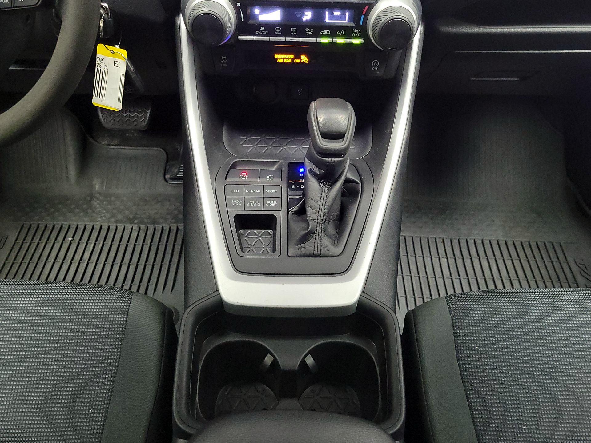 Thumbnail: 2021 Toyota RAV4 - 17