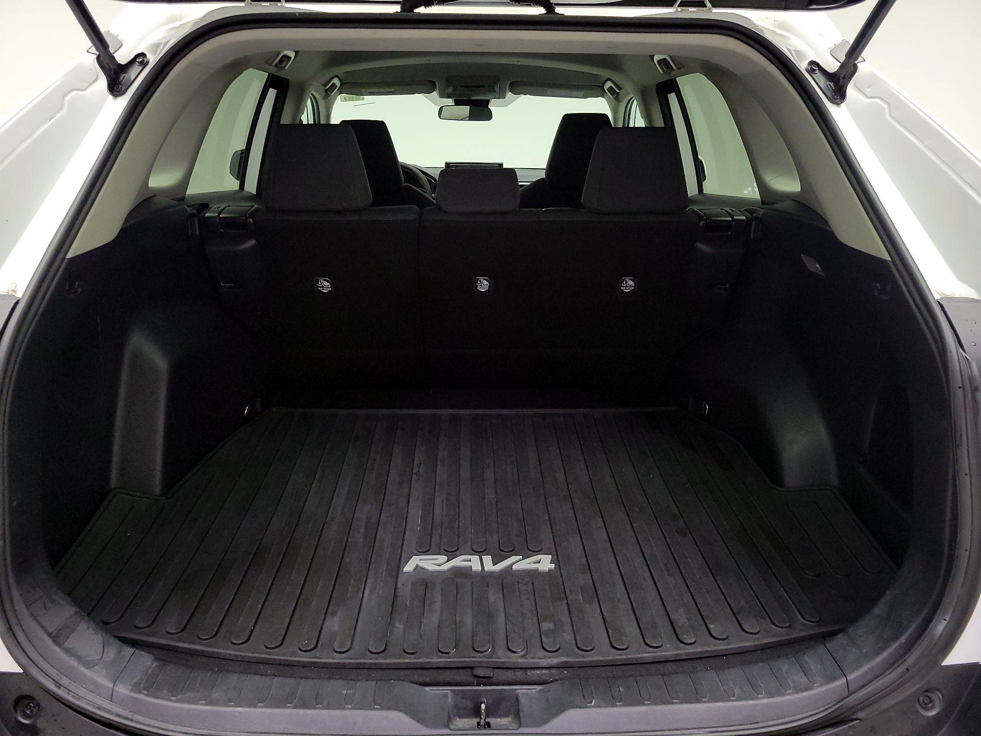 Thumbnail: 2021 Toyota RAV4 - 20