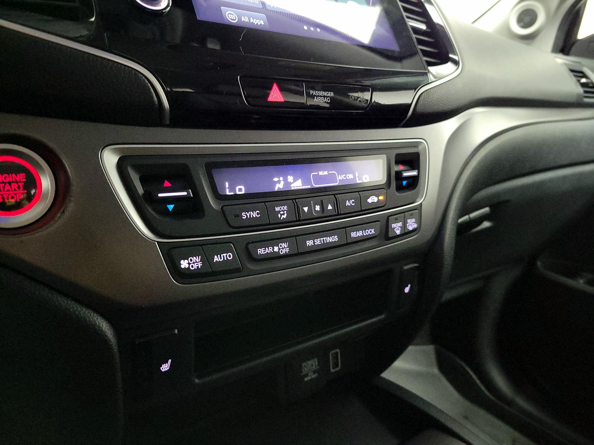 Thumbnail: 2019 Honda Pilot - 16