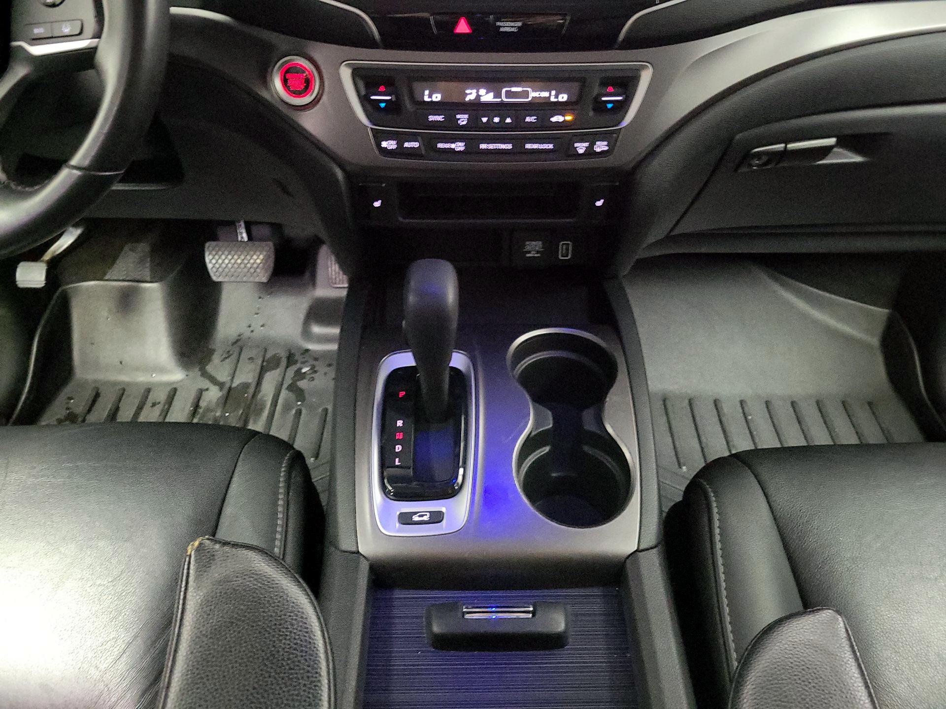 Thumbnail: 2019 Honda Pilot - 17