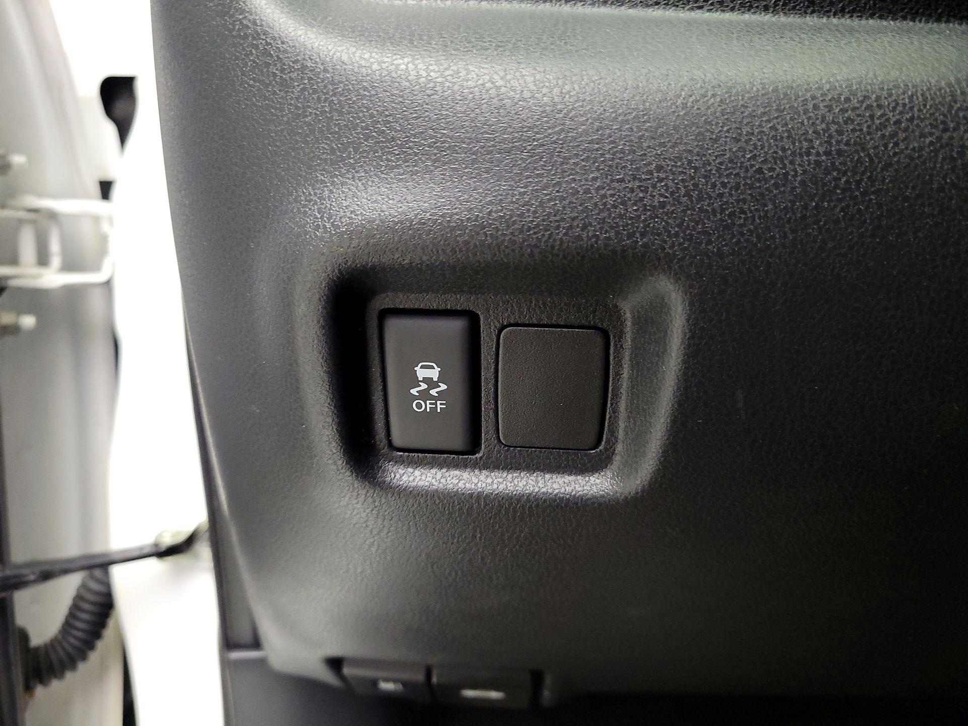 Thumbnail: 2016 Nissan Versa - 13