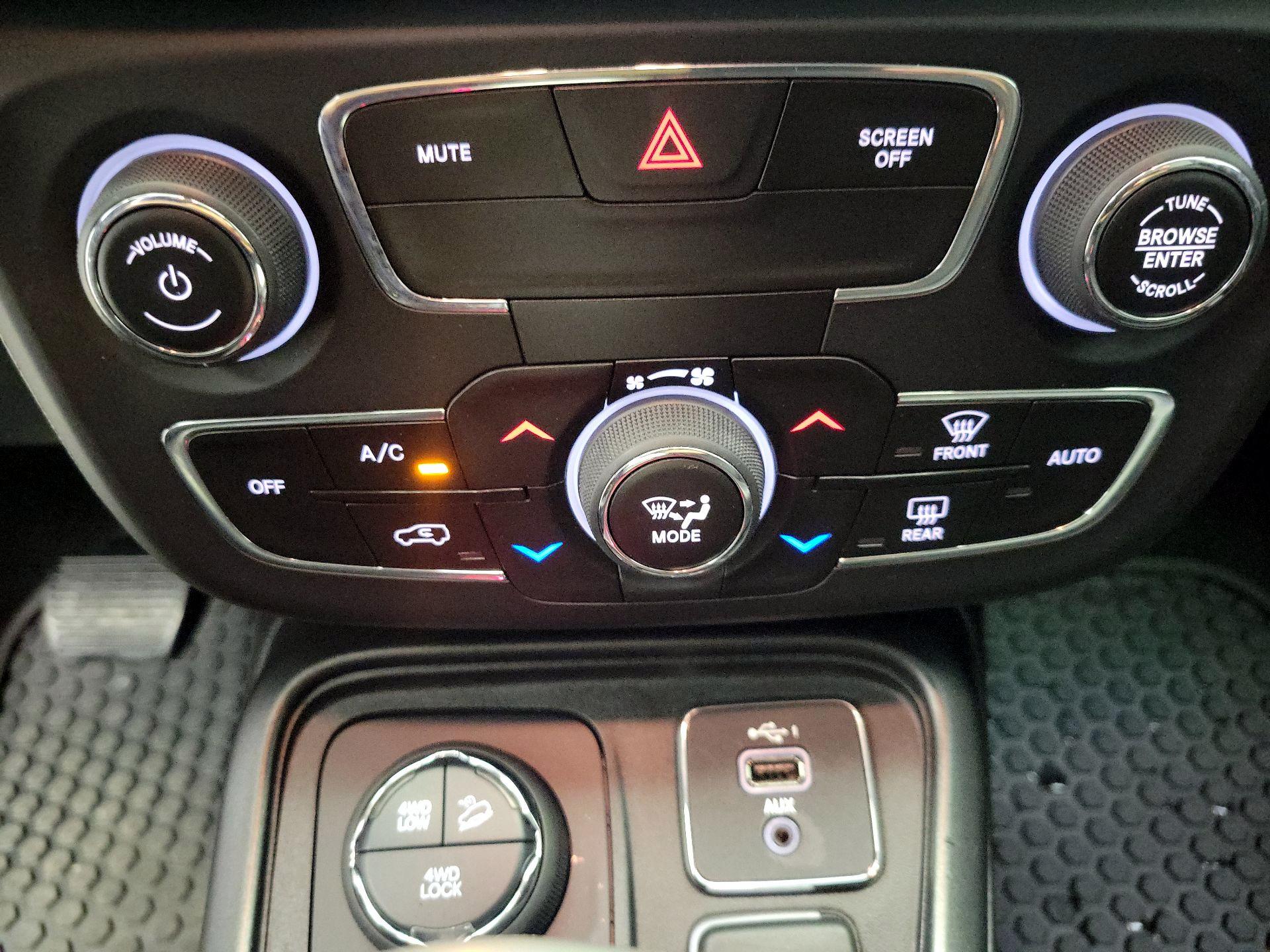 Thumbnail: 2020 Jeep Compass - 15