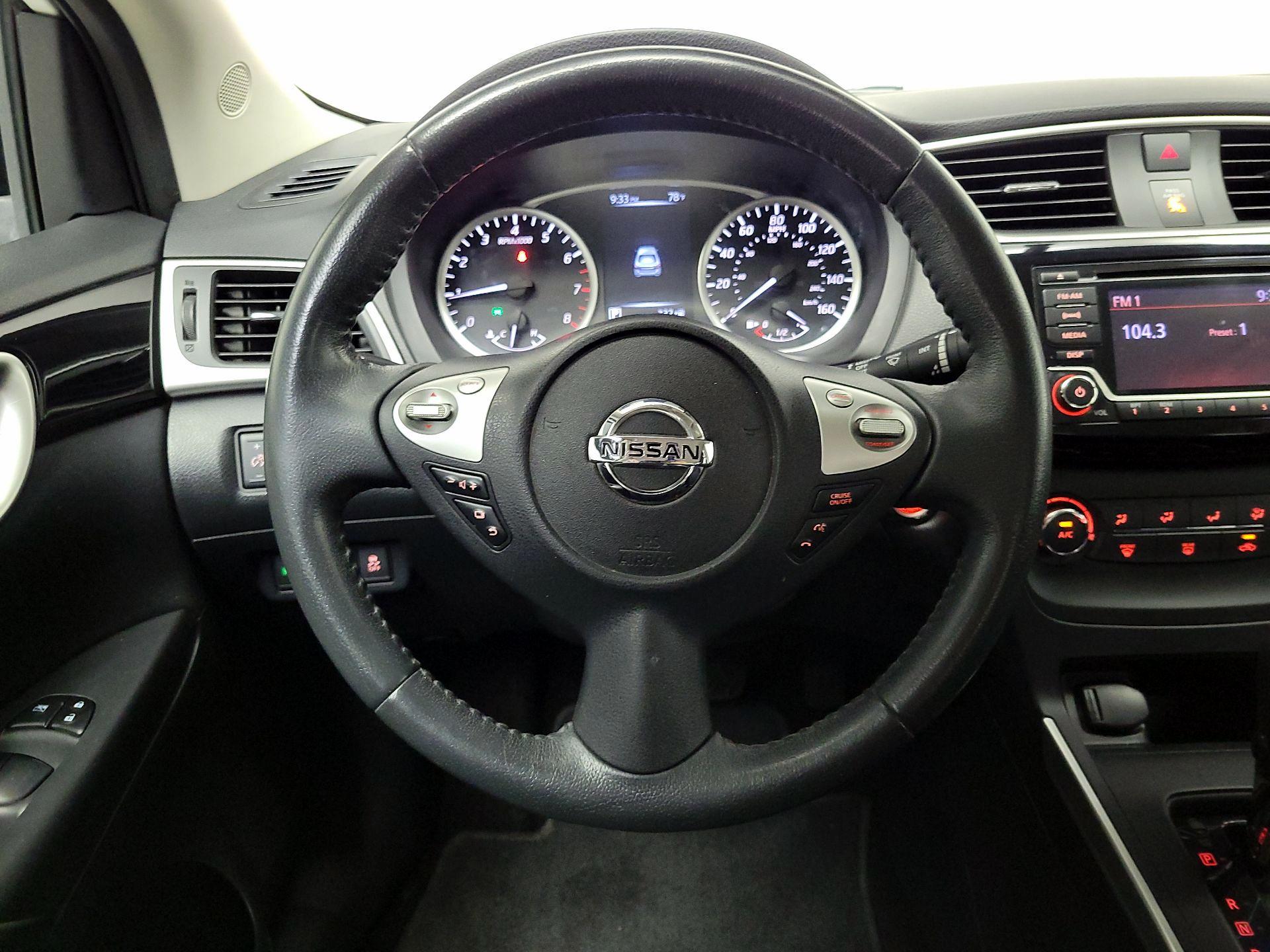 Thumbnail: 2016 Nissan Sentra - 10