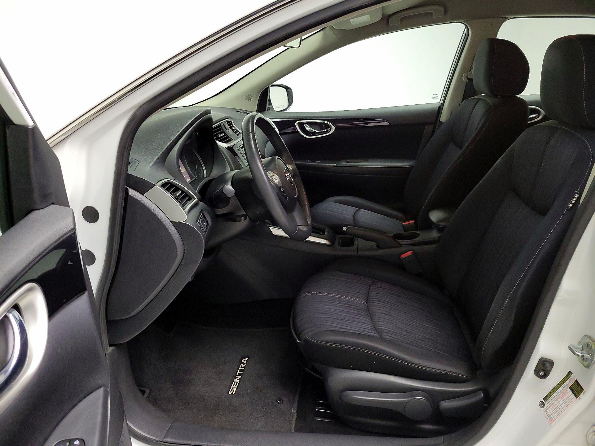 Thumbnail: 2016 Nissan Sentra - 11