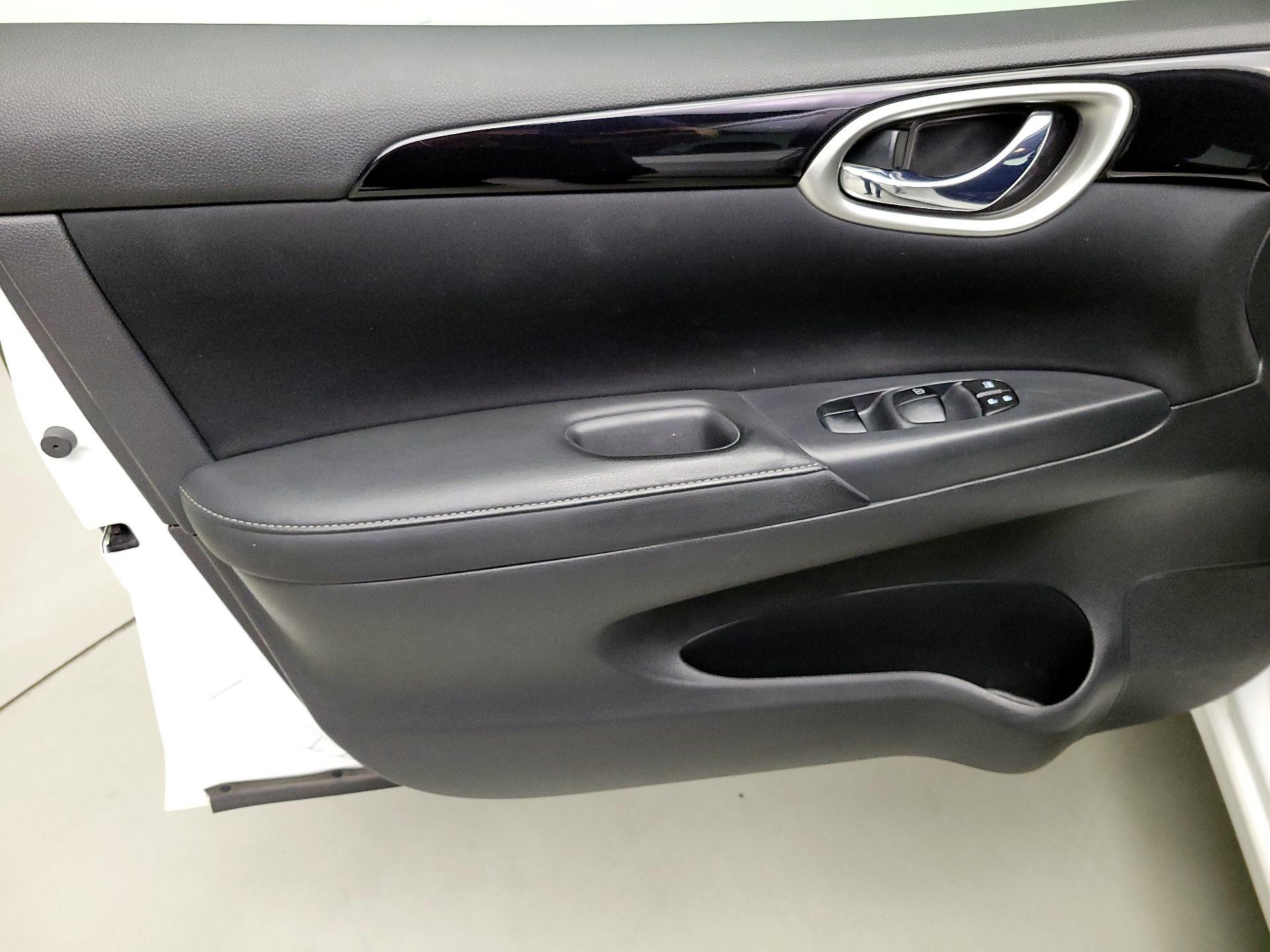 Thumbnail: 2016 Nissan Sentra - 12
