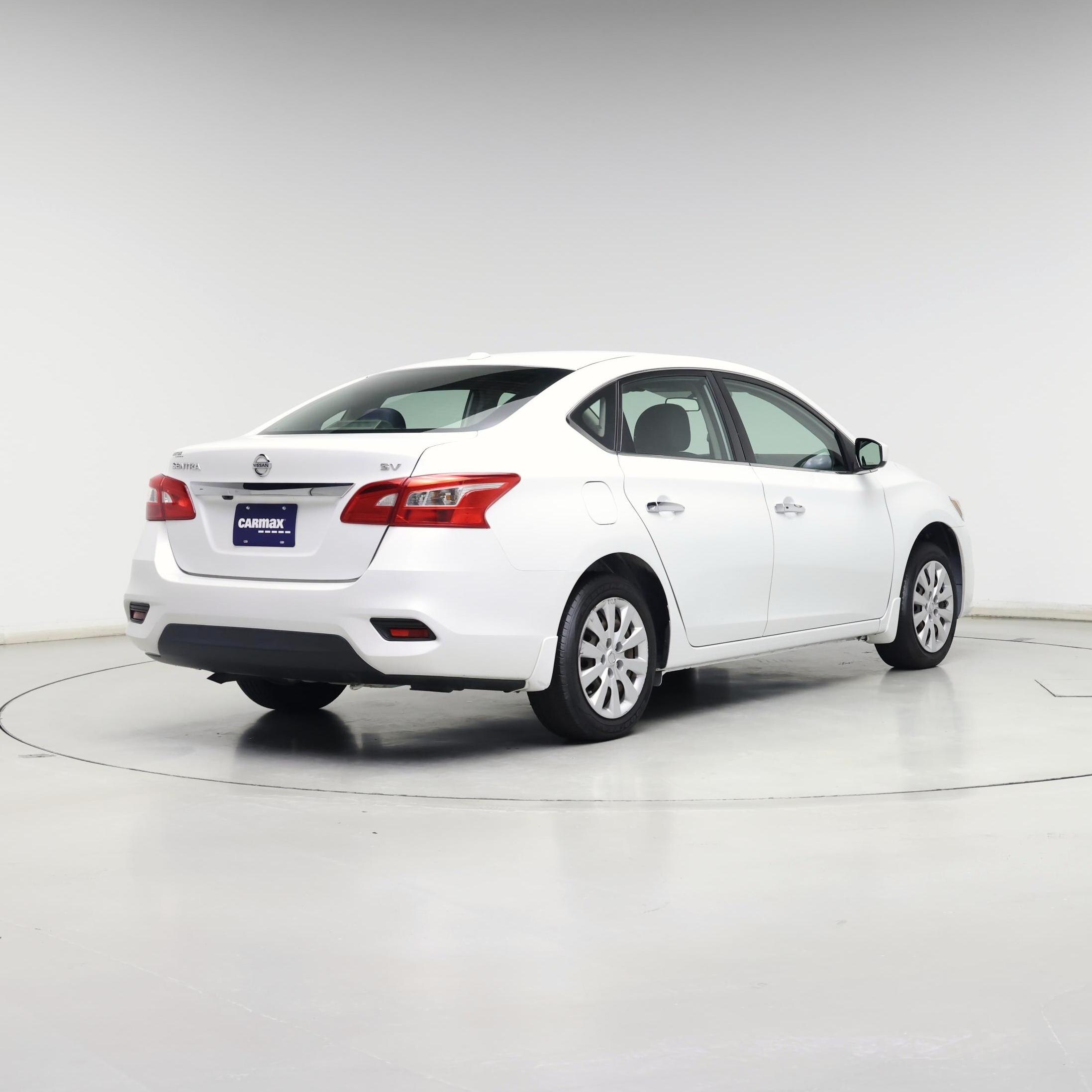 Thumbnail: 2016 Nissan Sentra - 8