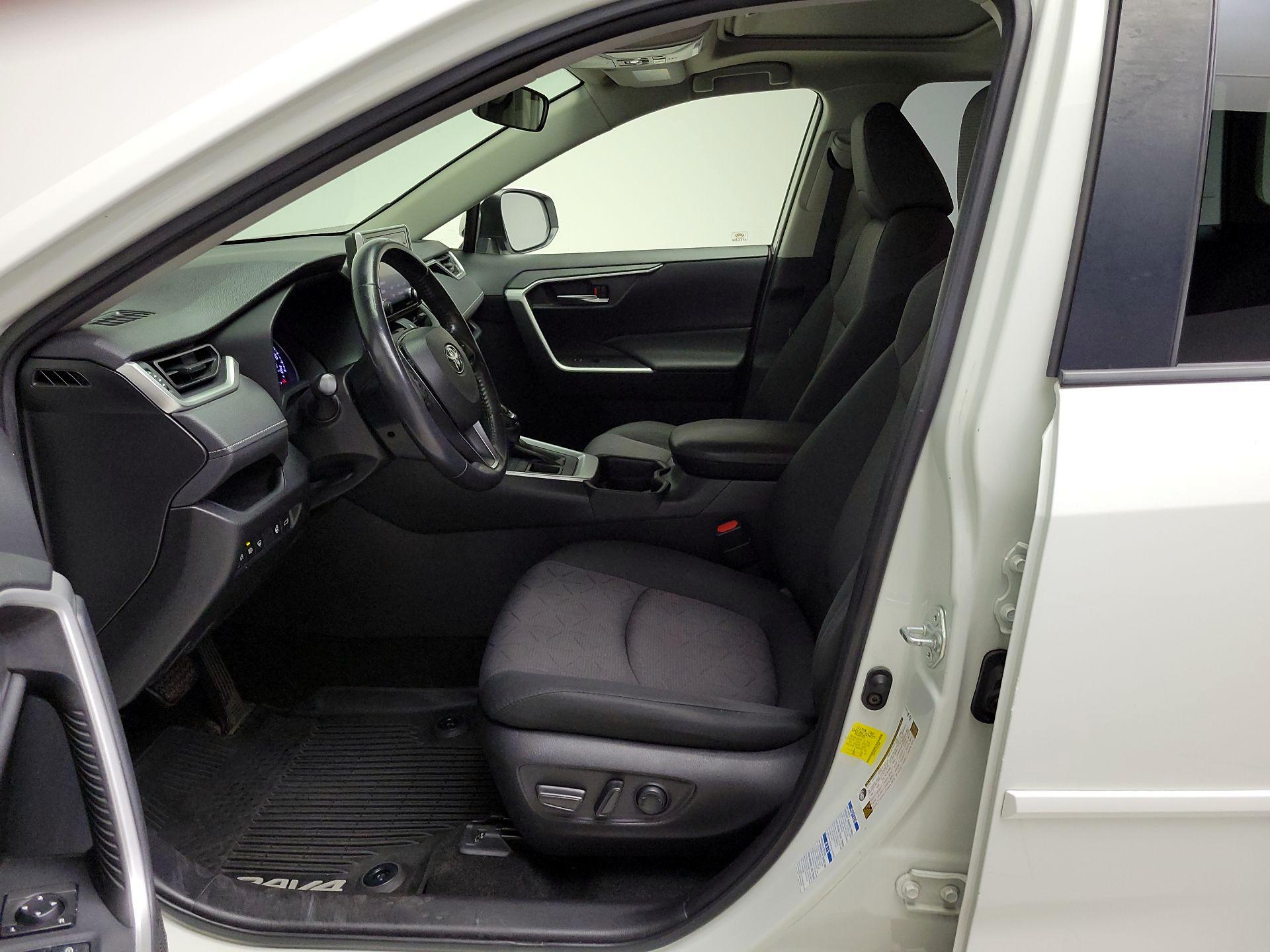 Thumbnail: 2019 Toyota RAV4 - 11