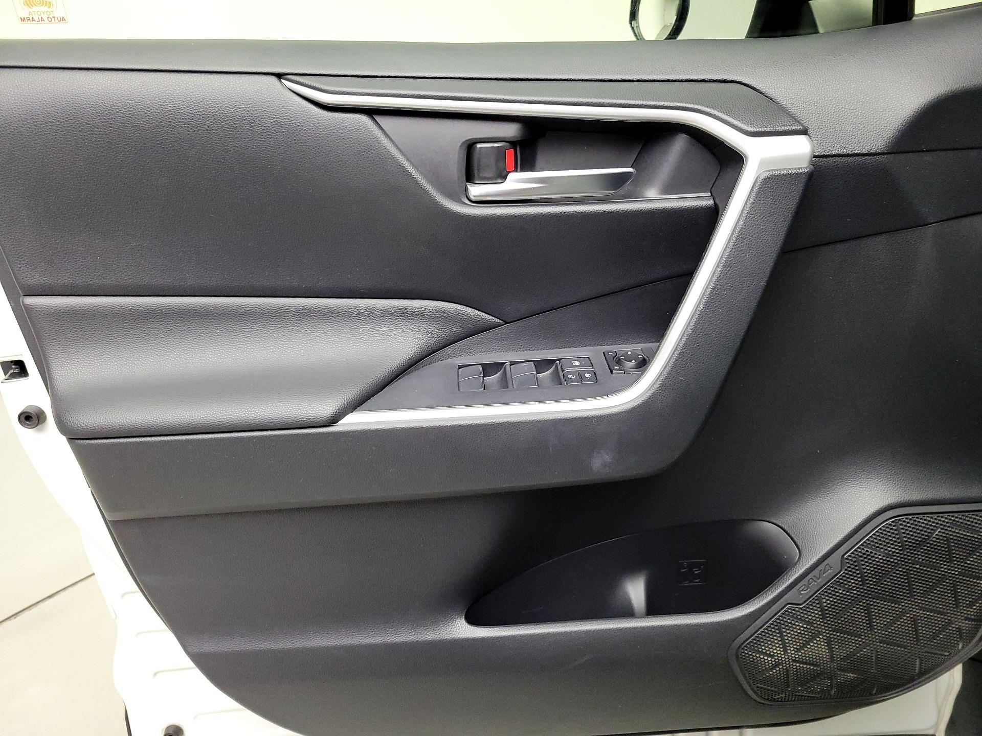 Thumbnail: 2019 Toyota RAV4 - 12