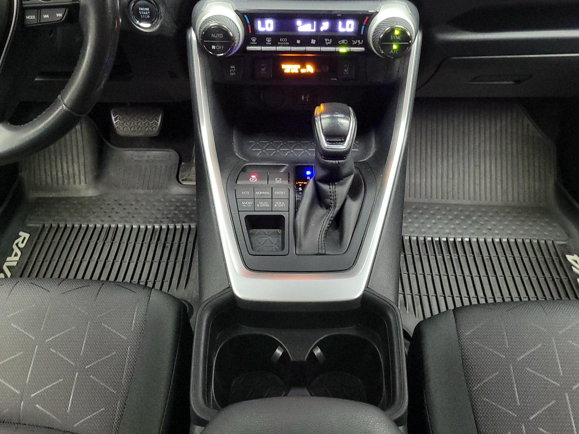 Thumbnail: 2019 Toyota RAV4 - 17
