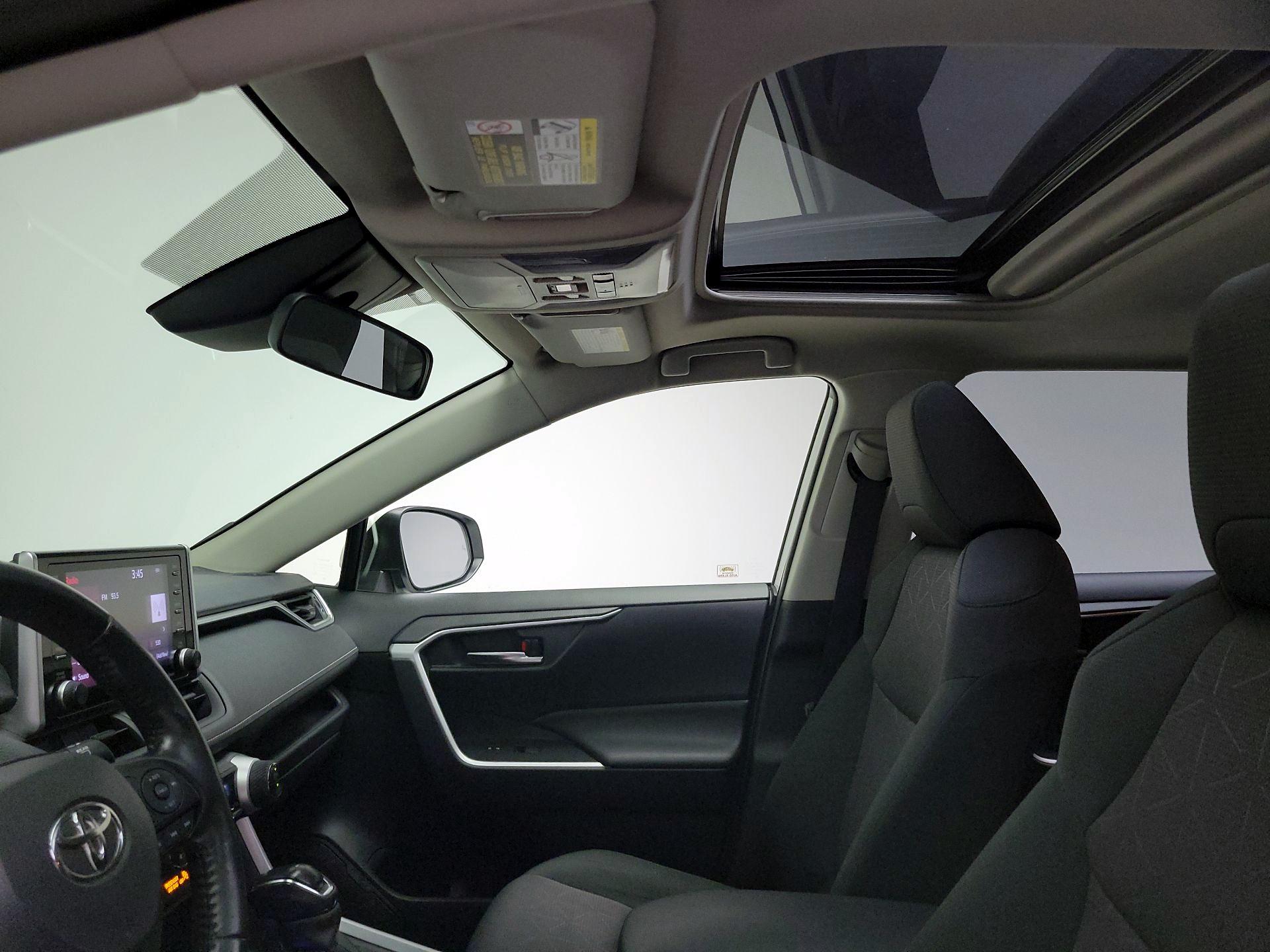 Thumbnail: 2019 Toyota RAV4 - 19