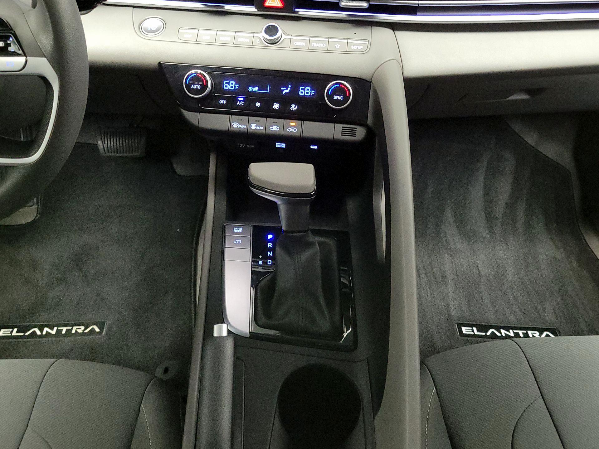Thumbnail: 2024 Hyundai Elantra - 18