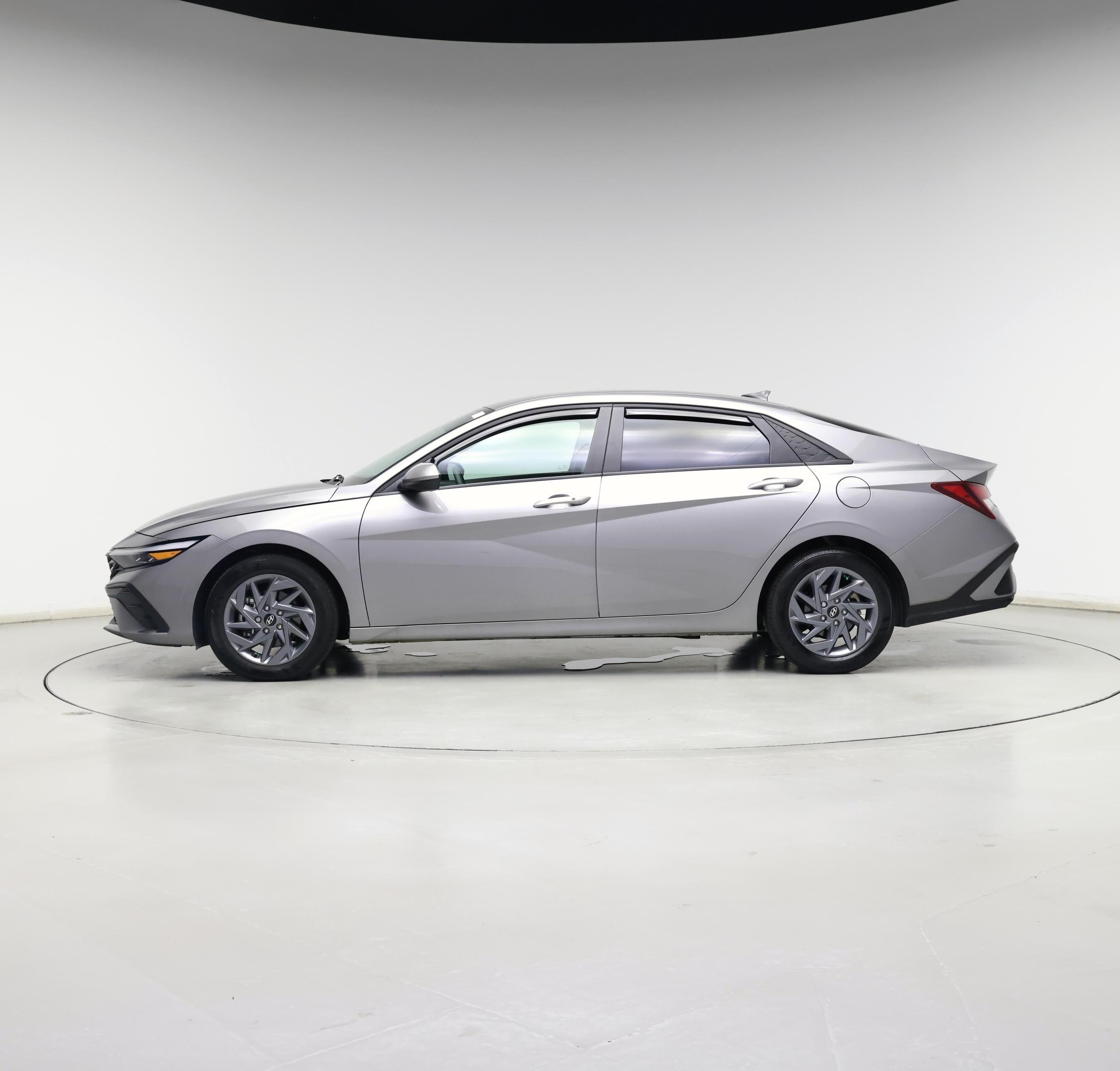 Thumbnail: 2024 Hyundai Elantra - 3
