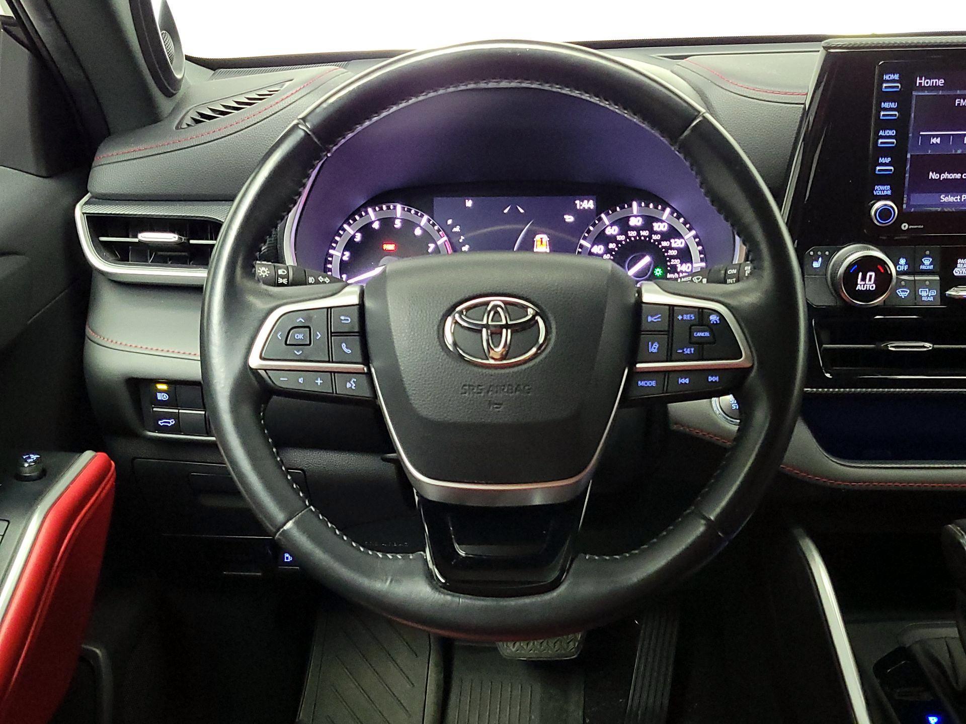 Thumbnail: 2022 Toyota Highlander - 10