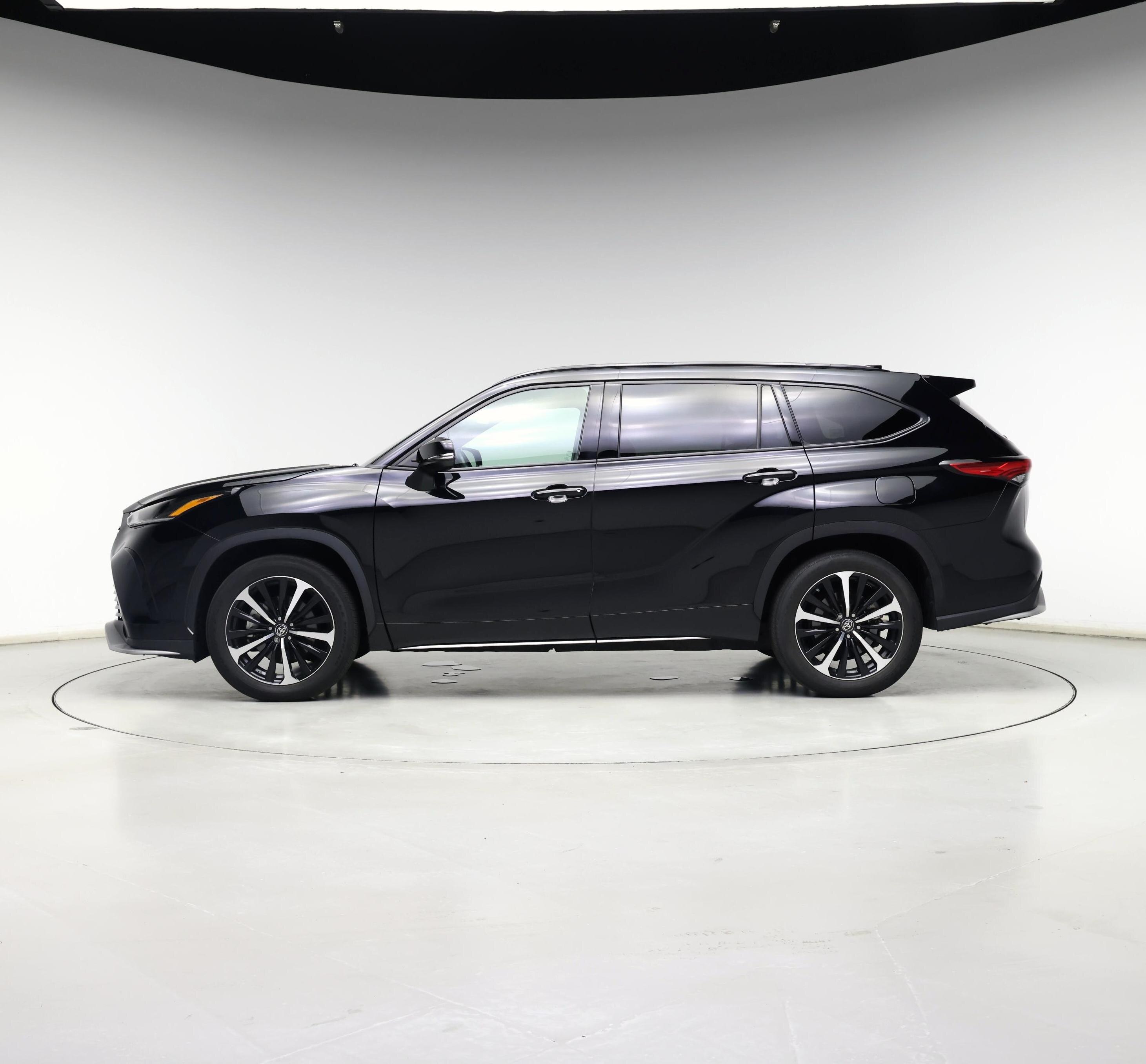 Thumbnail: 2022 Toyota Highlander - 3