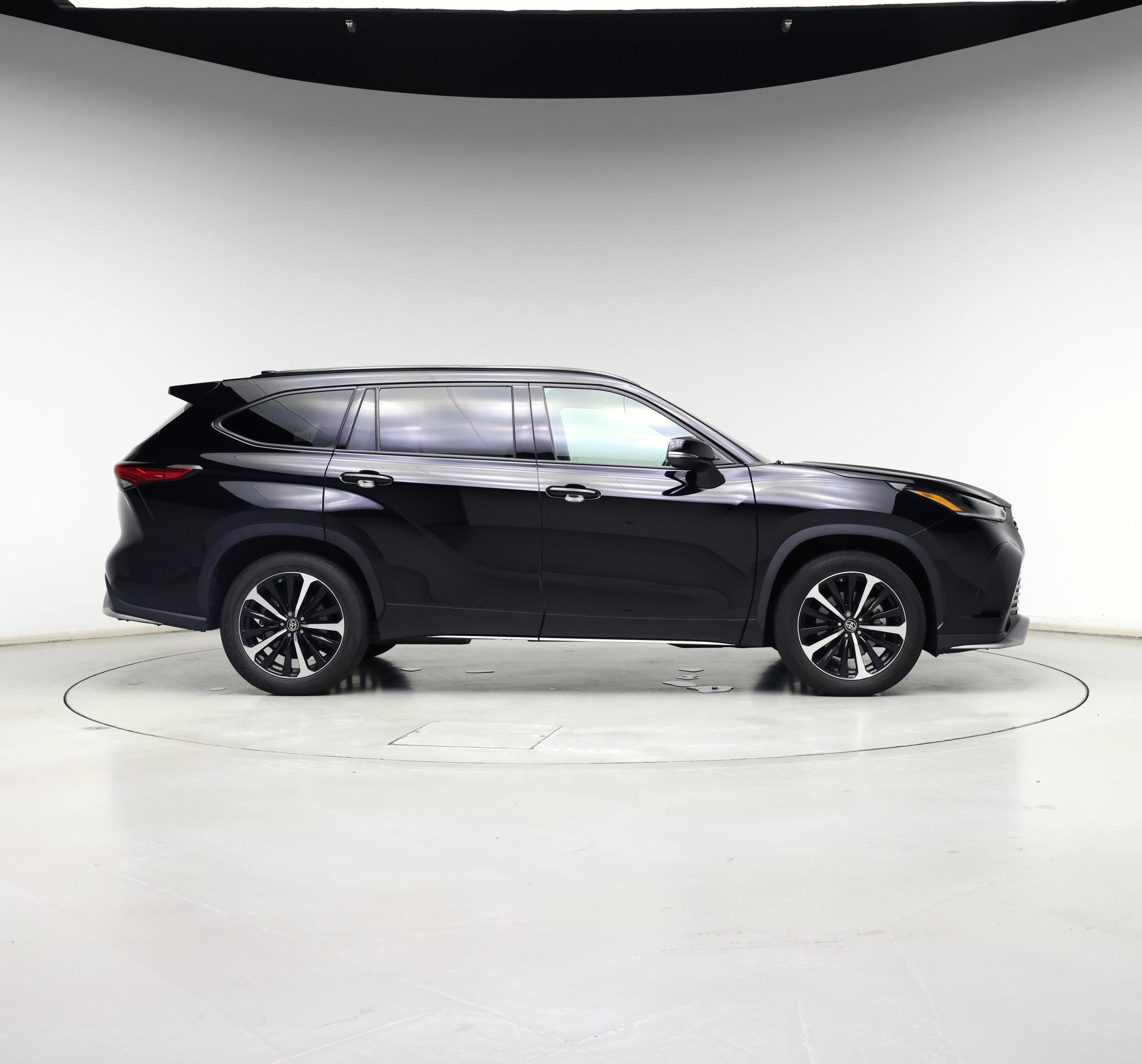 Thumbnail: 2022 Toyota Highlander - 7