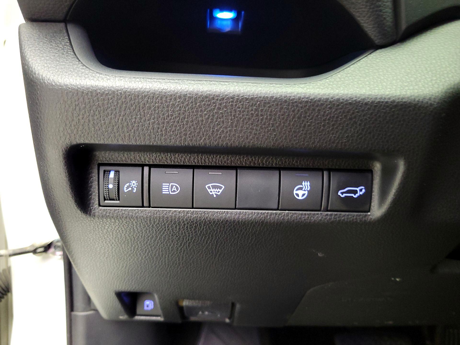 Thumbnail: 2019 Toyota RAV4 - 13