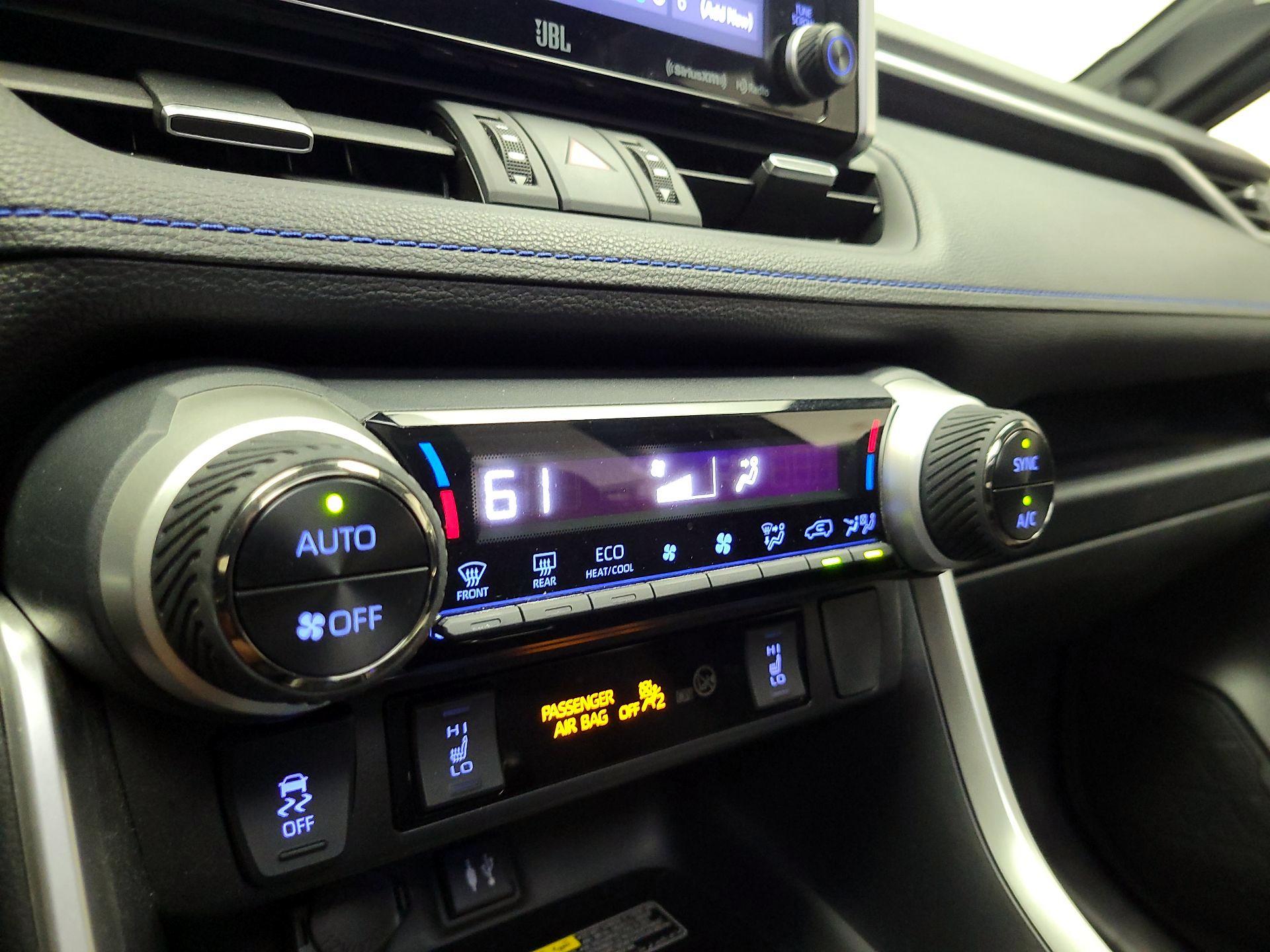 Thumbnail: 2019 Toyota RAV4 - 17