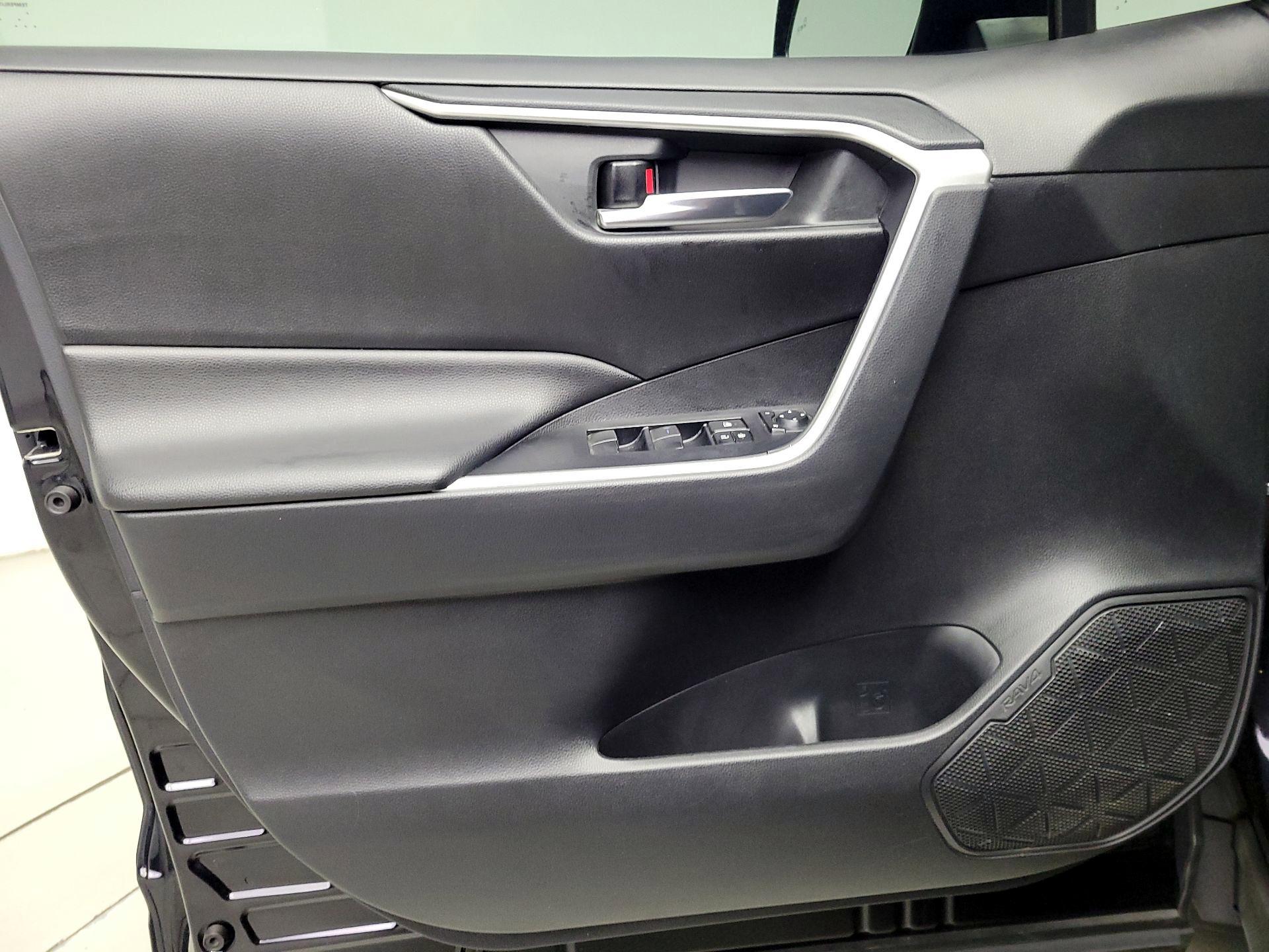 Thumbnail: 2020 Toyota RAV4 - 12