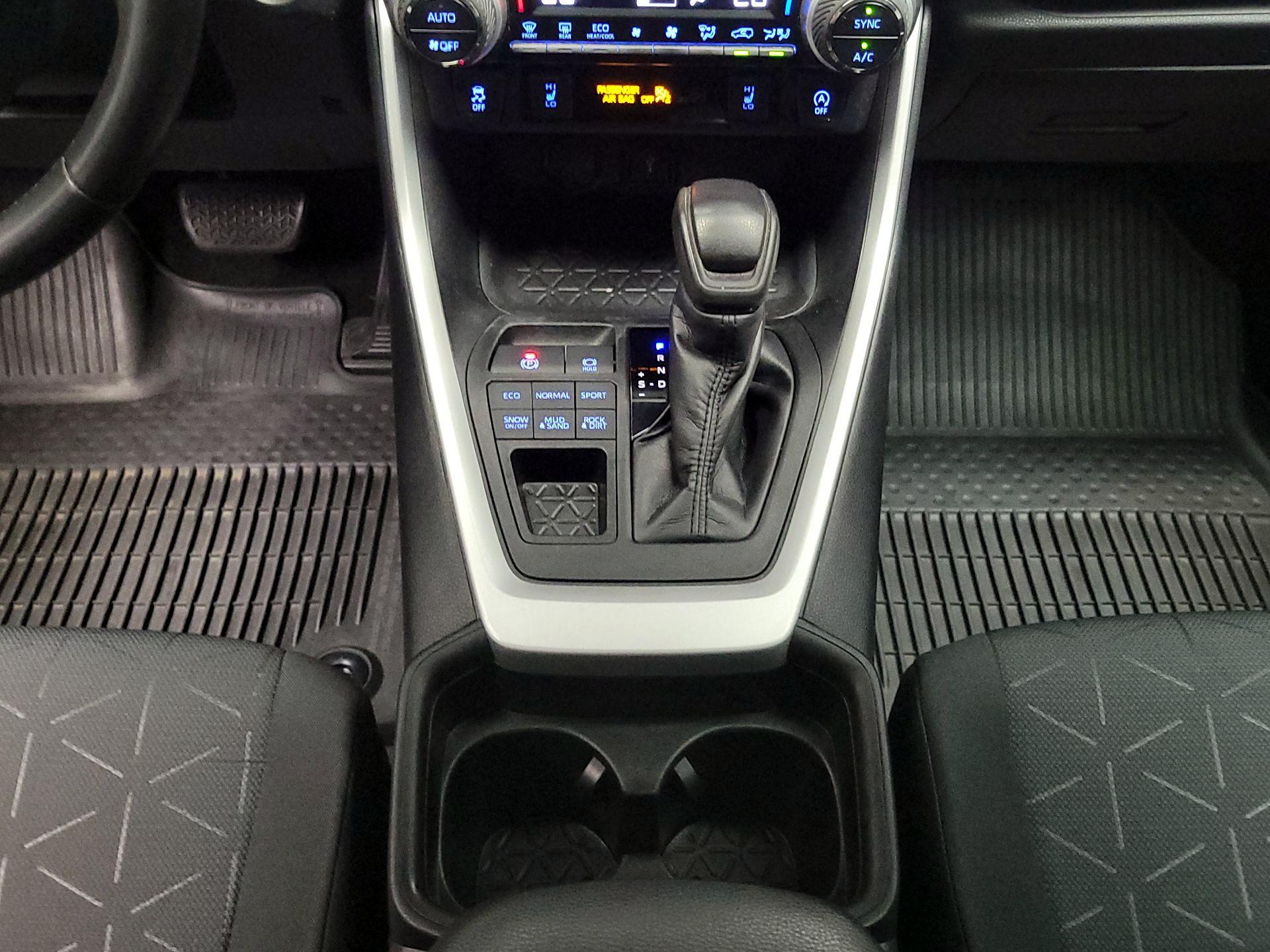 Thumbnail: 2020 Toyota RAV4 - 17
