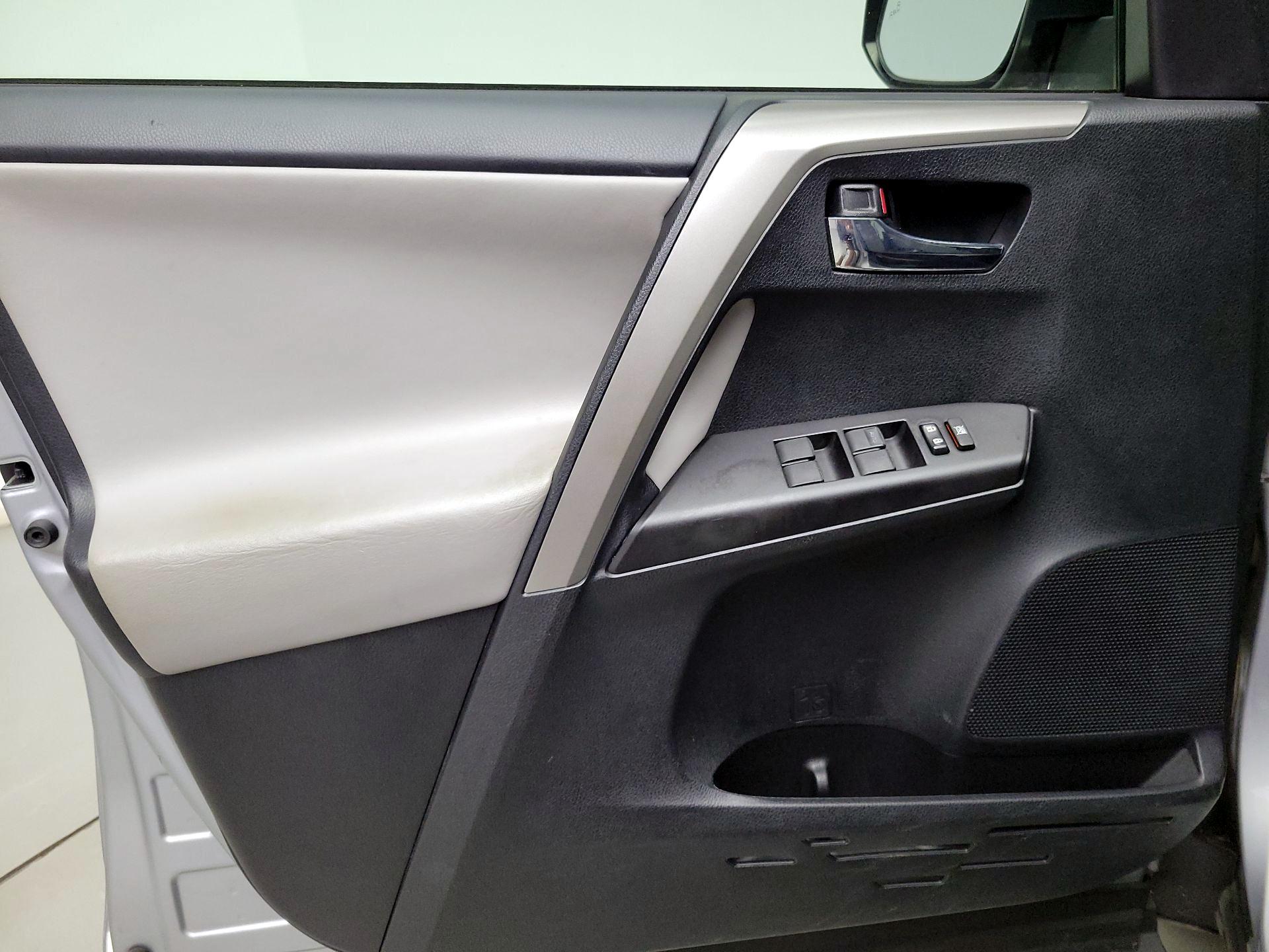 Thumbnail: 2018 Toyota RAV4 - 12