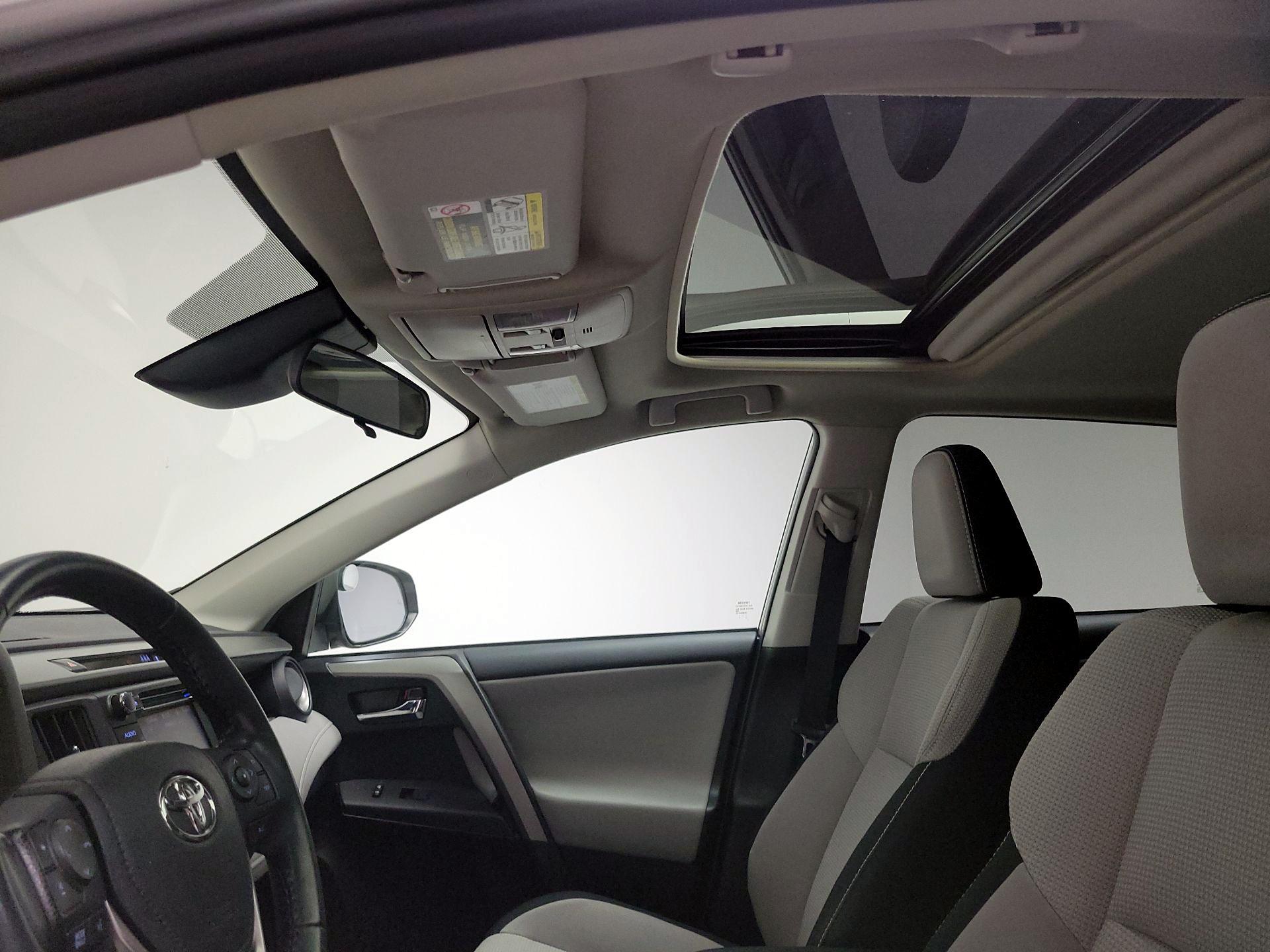 Thumbnail: 2018 Toyota RAV4 - 19