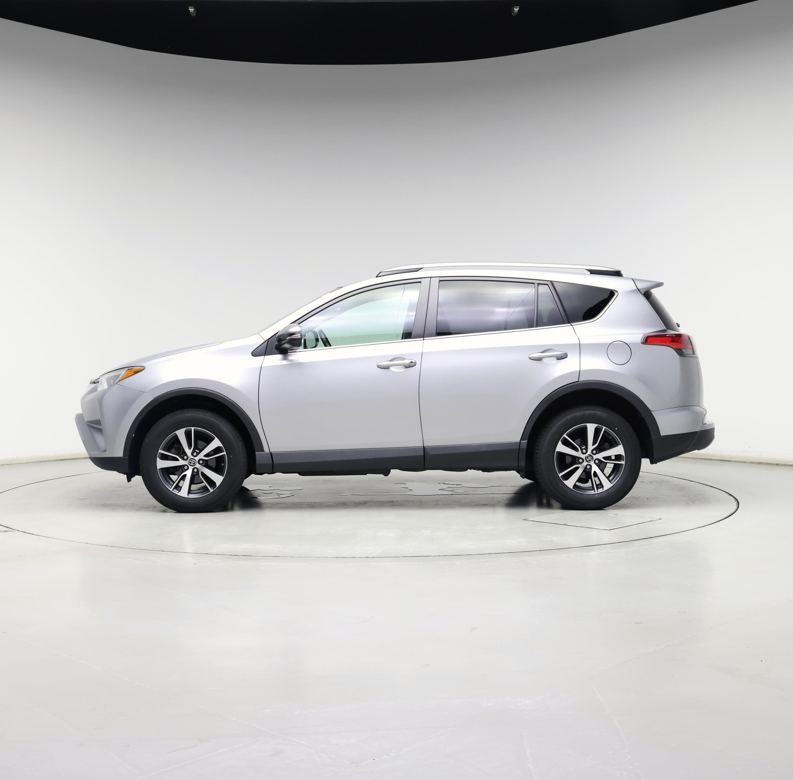 Thumbnail: 2018 Toyota RAV4 - 3