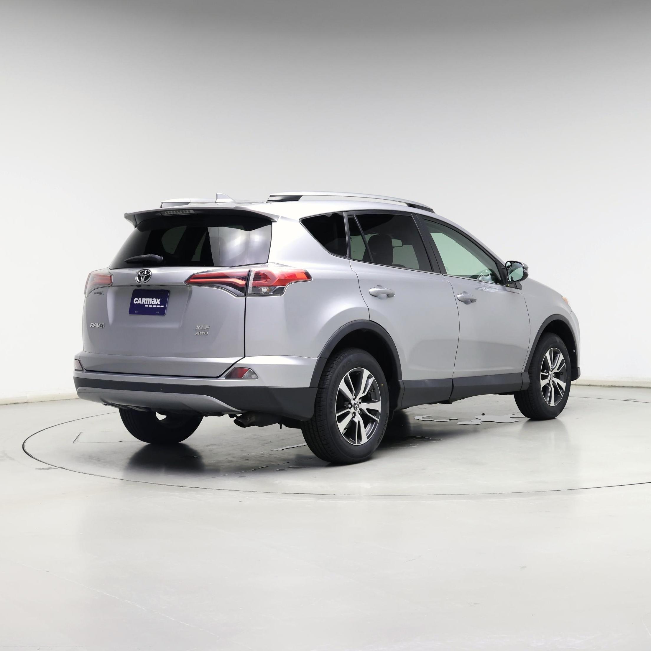 Thumbnail: 2018 Toyota RAV4 - 8