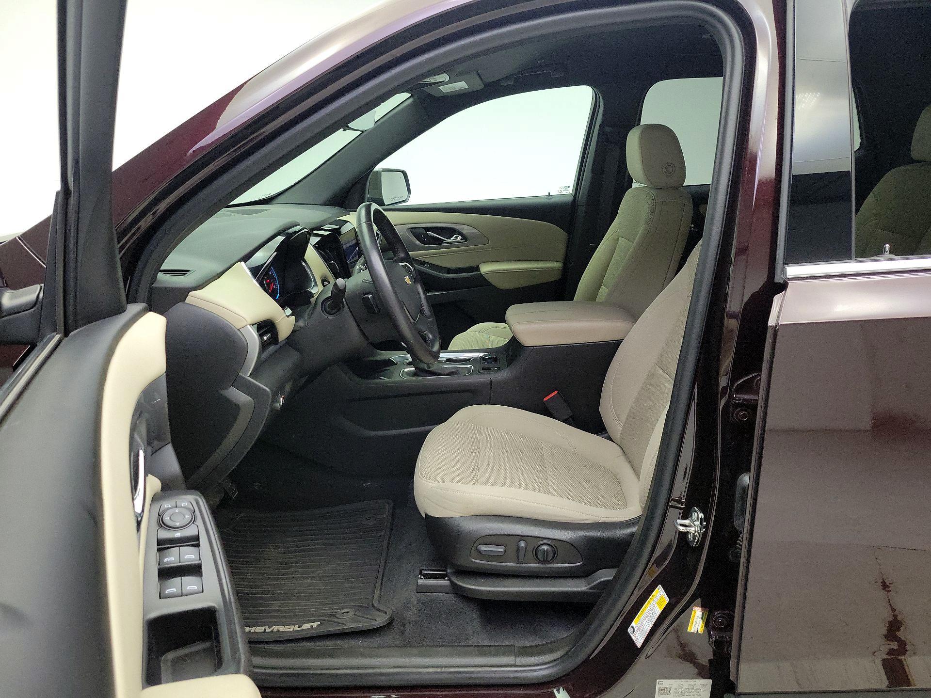 Thumbnail: 2022 Chevrolet Traverse - 11