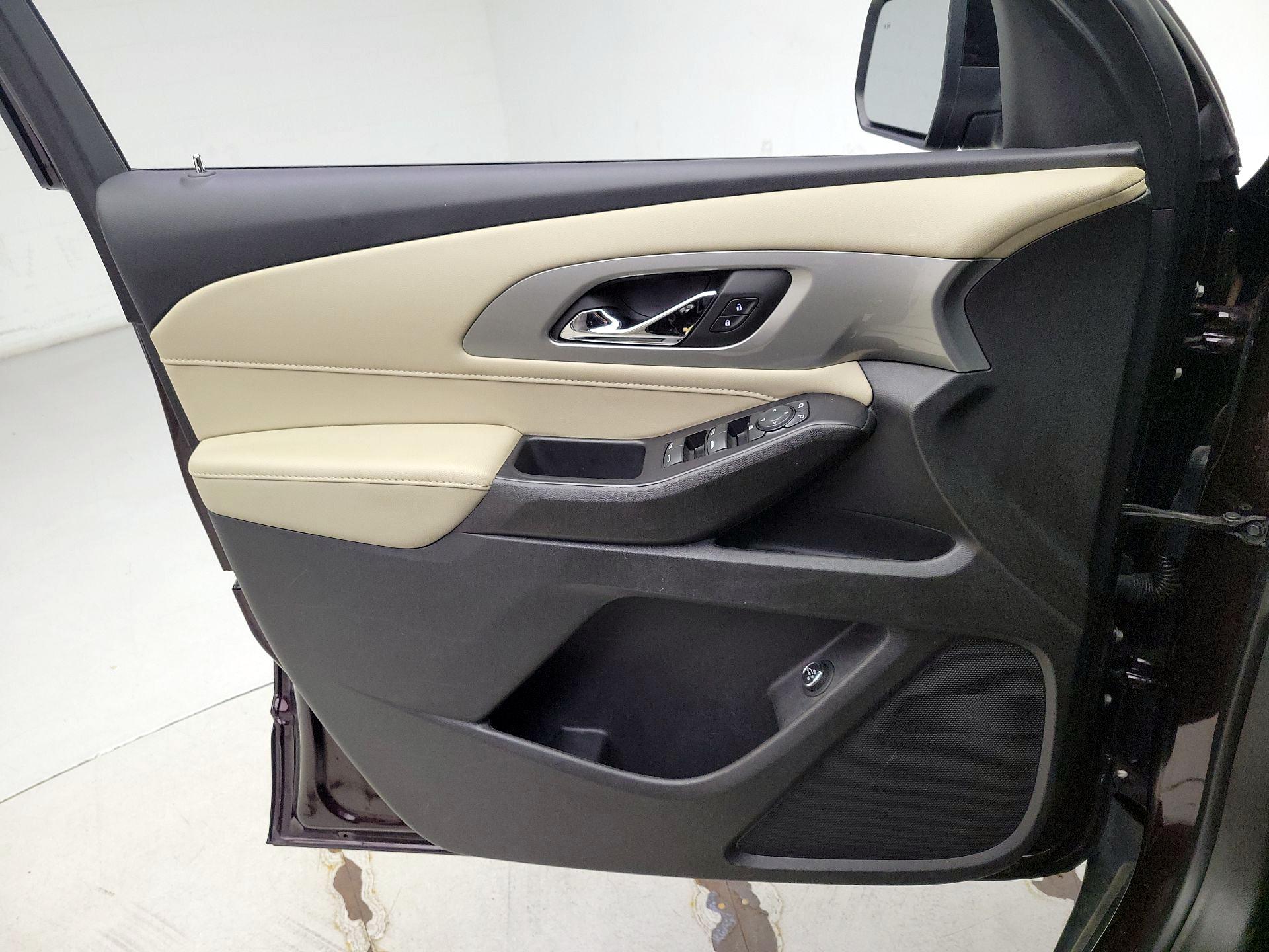 Thumbnail: 2022 Chevrolet Traverse - 12