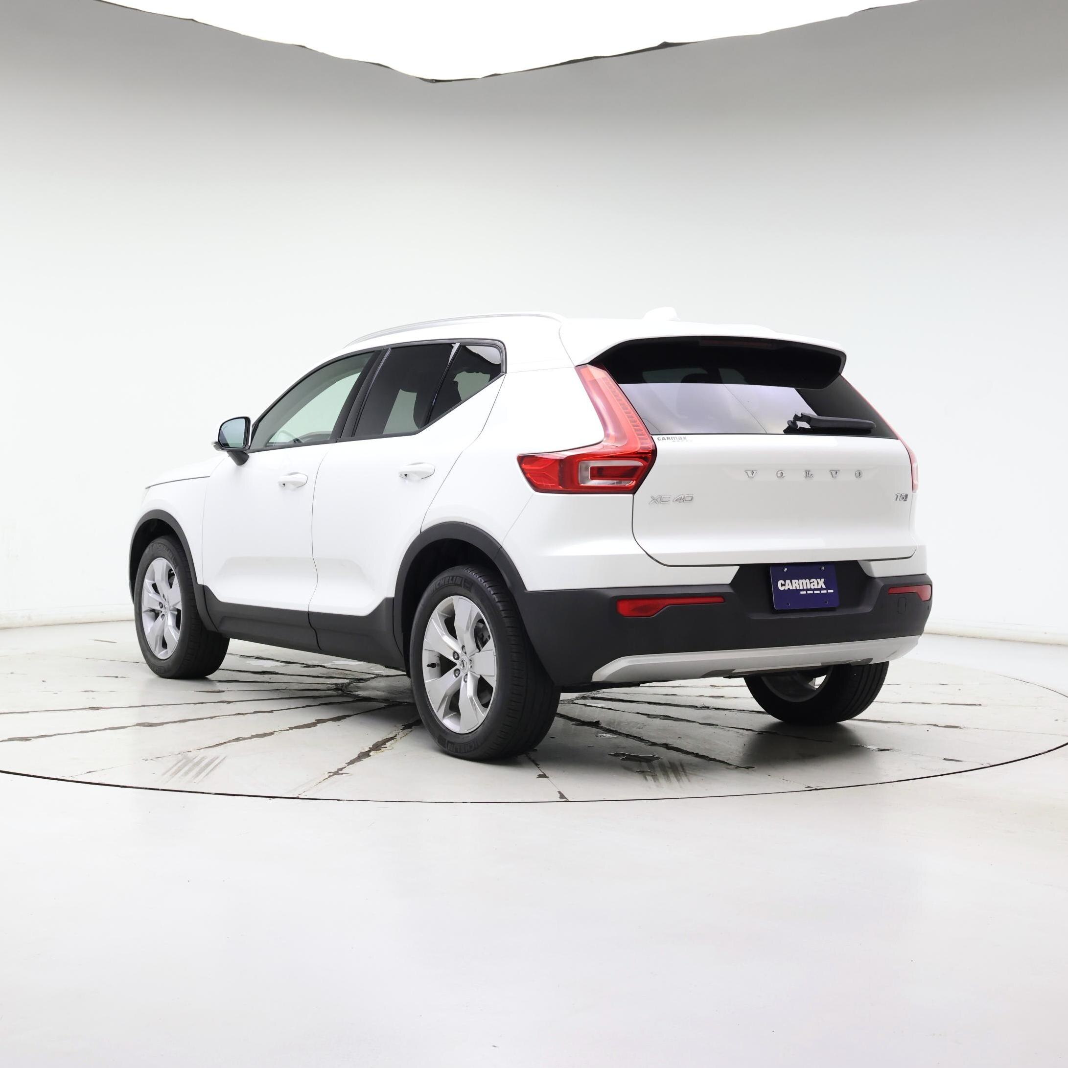 Thumbnail: 2022 Volvo XC40 - 2