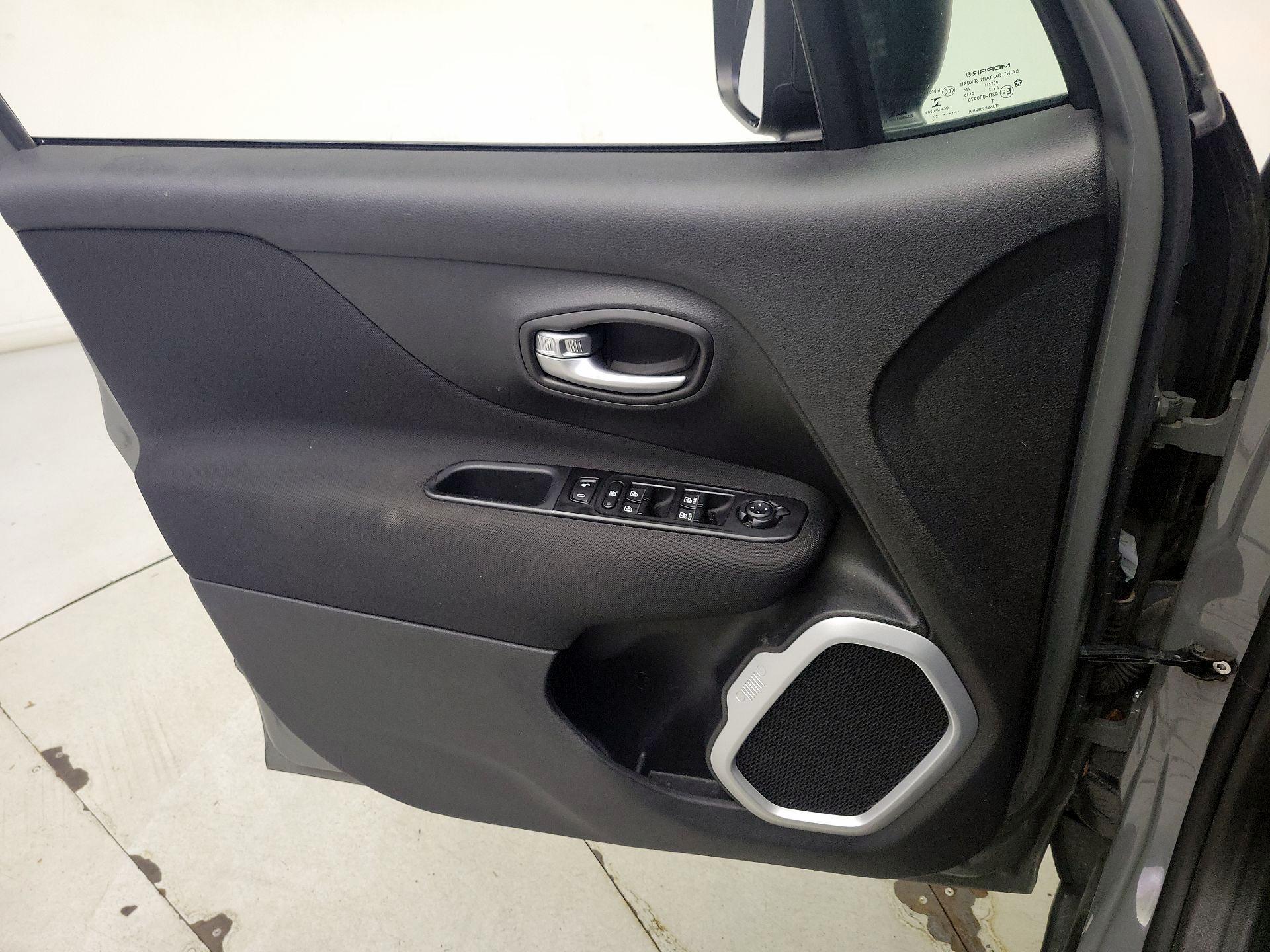 Thumbnail: 2020 Jeep Renegade - 12