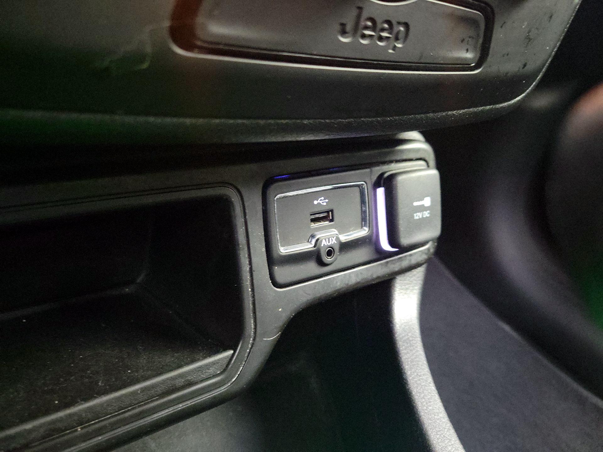 Thumbnail: 2020 Jeep Renegade - 18