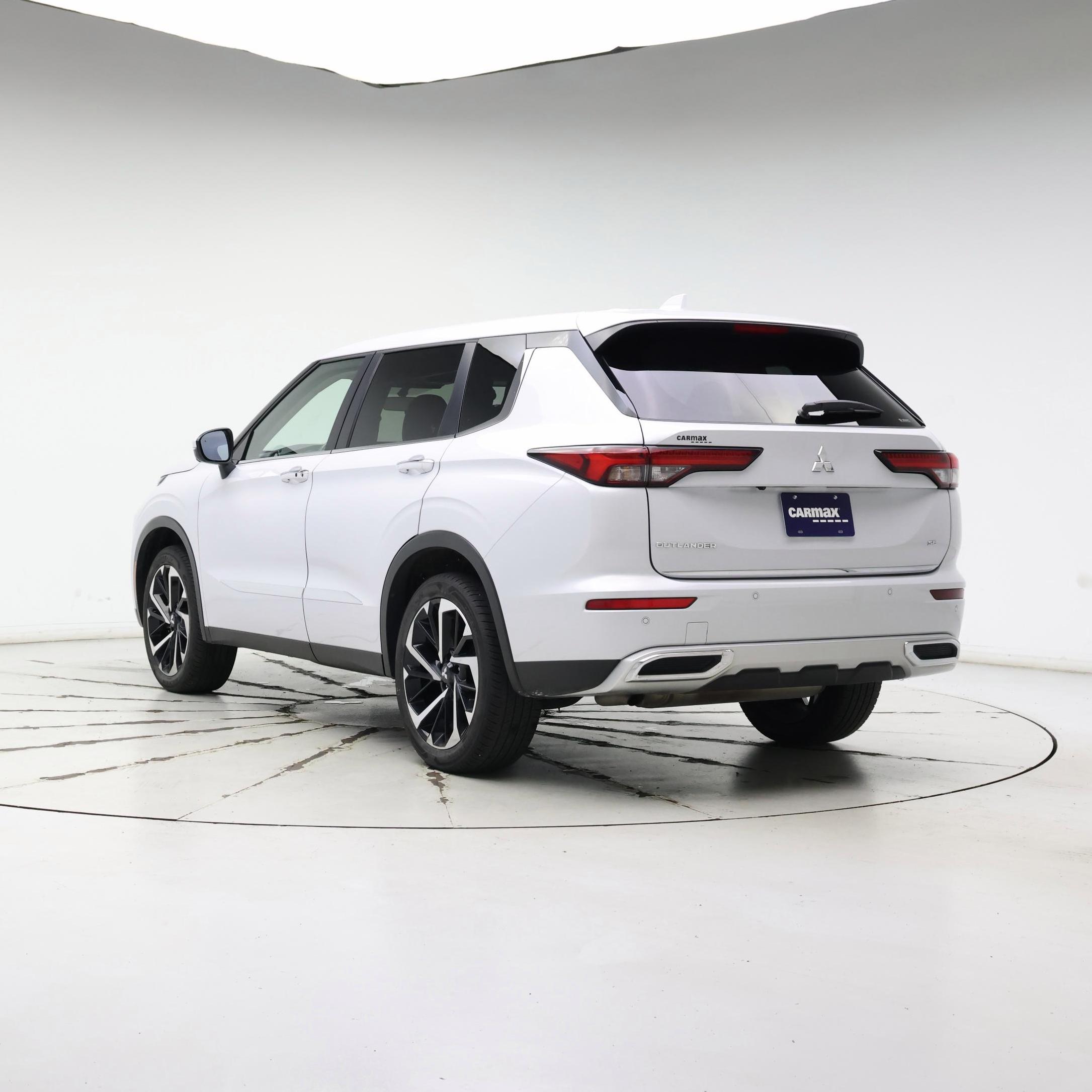 Thumbnail: 2024 Mitsubishi Outlander - 2