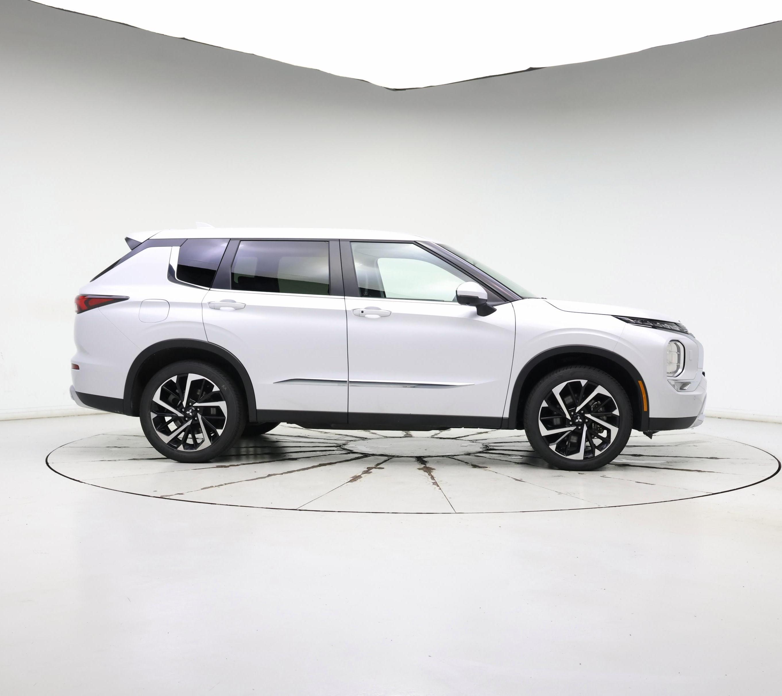 Thumbnail: 2024 Mitsubishi Outlander - 7
