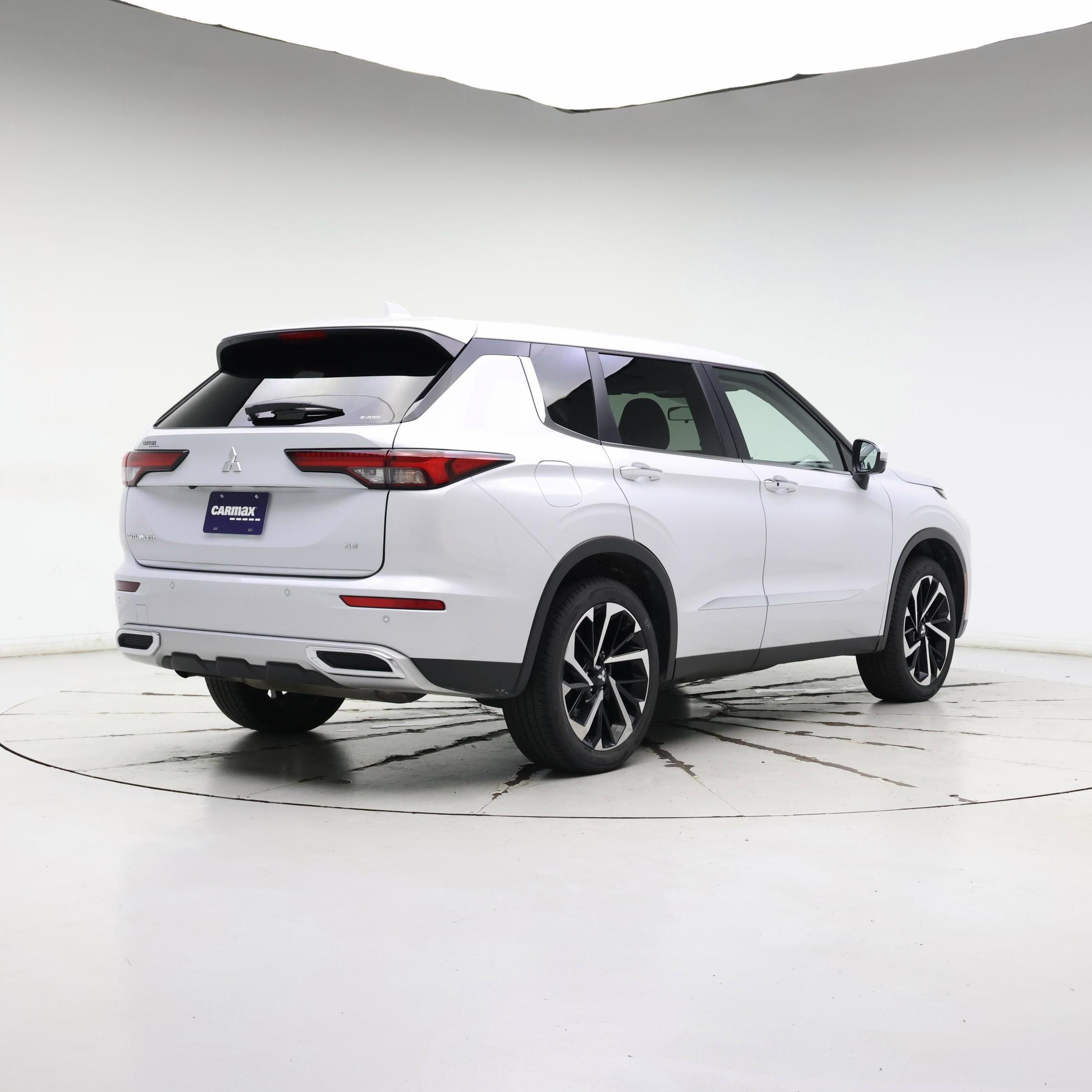 Thumbnail: 2024 Mitsubishi Outlander - 8