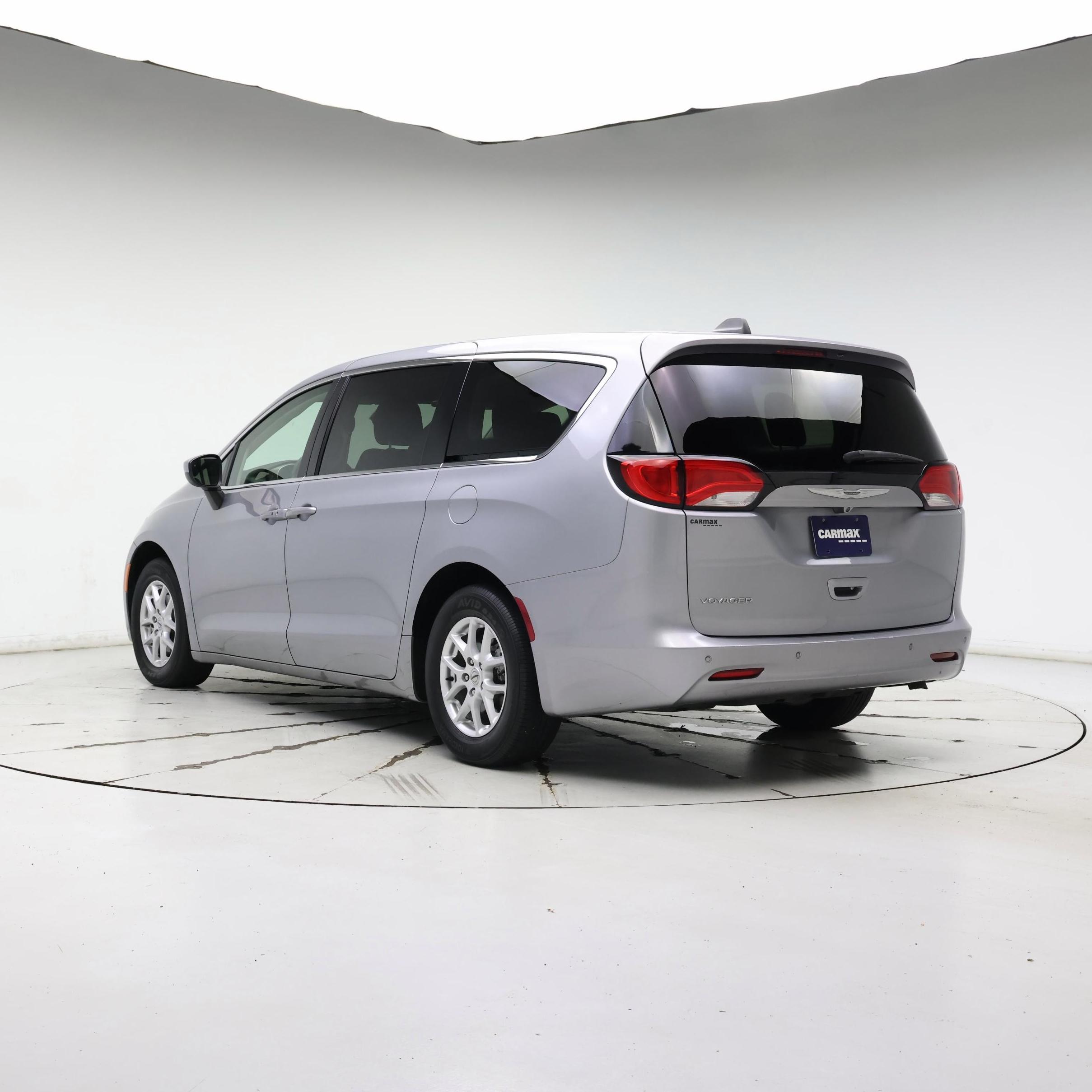 Thumbnail: 2021 Chrysler Voyager - 2
