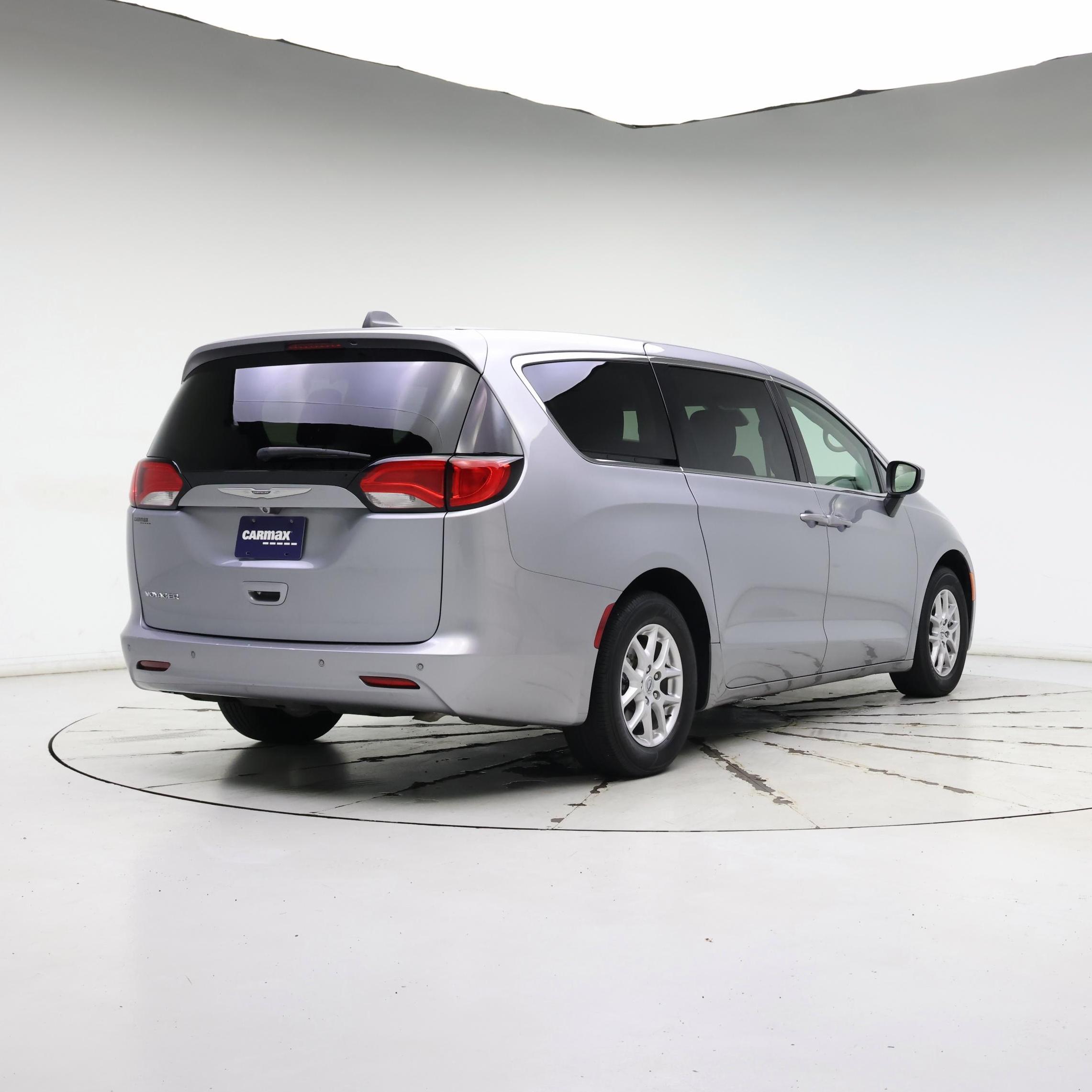 Thumbnail: 2021 Chrysler Voyager - 8