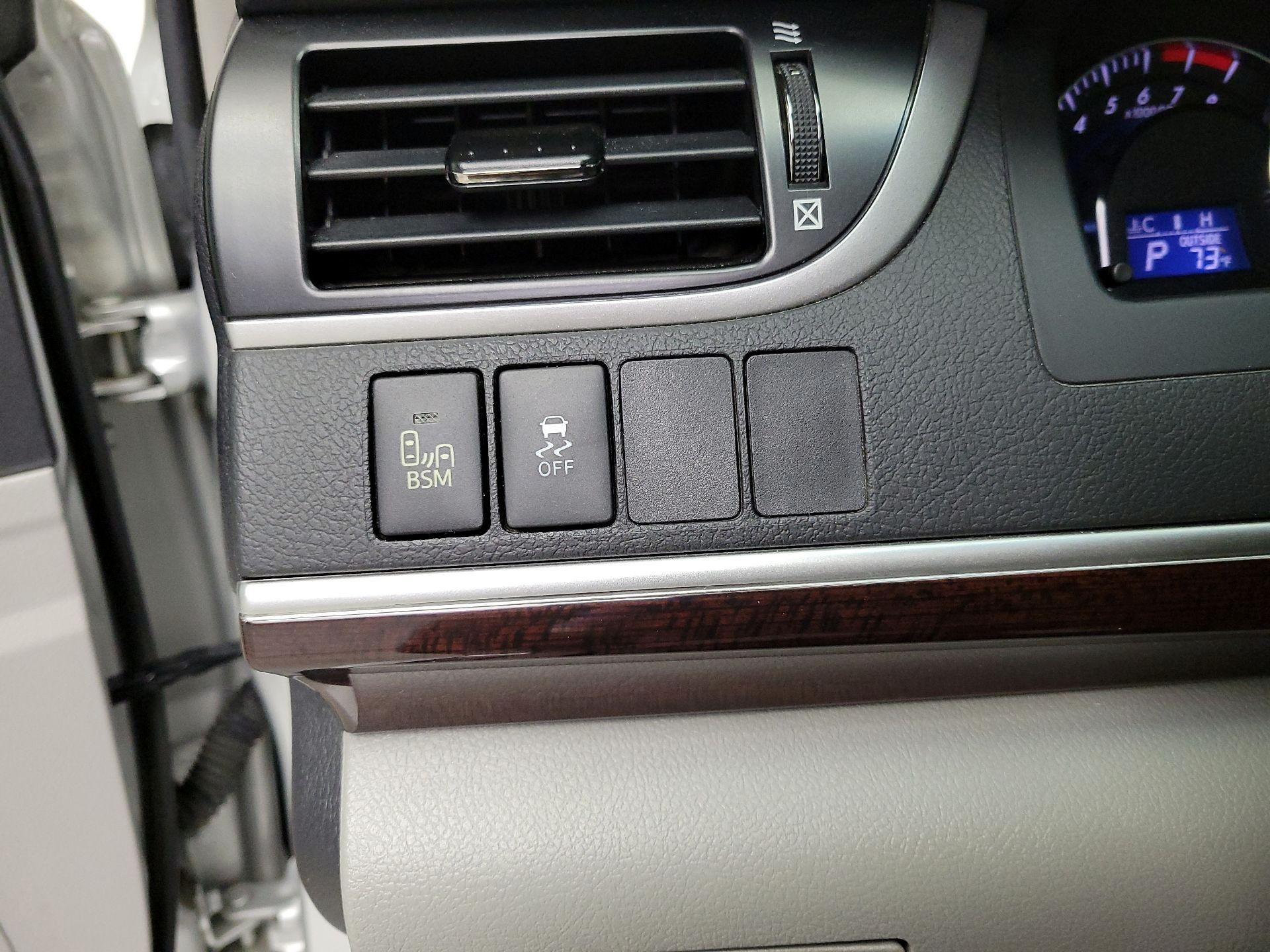 Thumbnail: 2013 Toyota Camry - 13