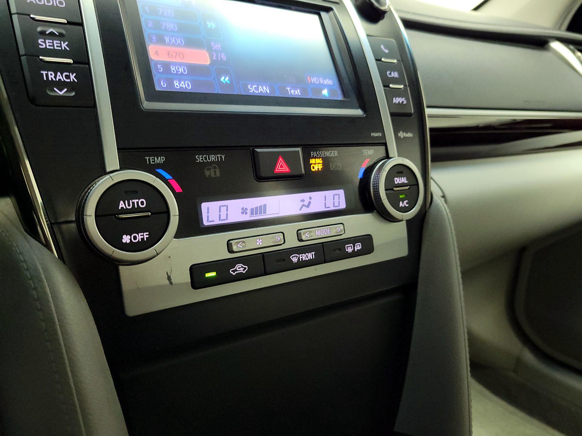 Thumbnail: 2013 Toyota Camry - 16