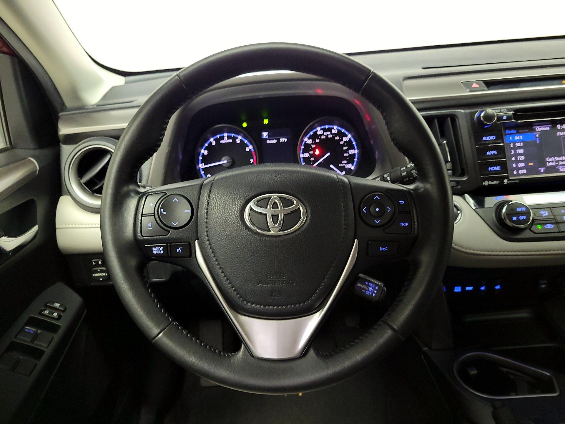 Thumbnail: 2018 Toyota RAV4 - 10
