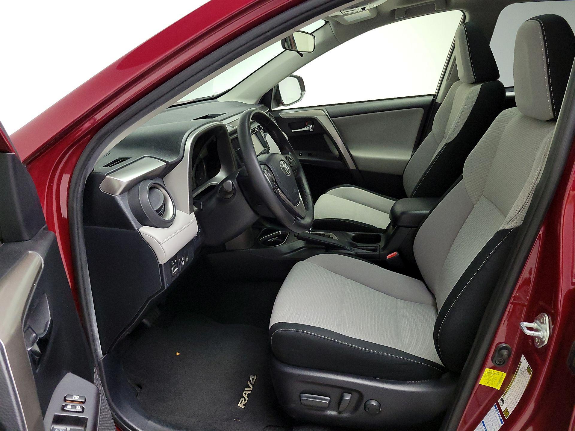 Thumbnail: 2018 Toyota RAV4 - 11