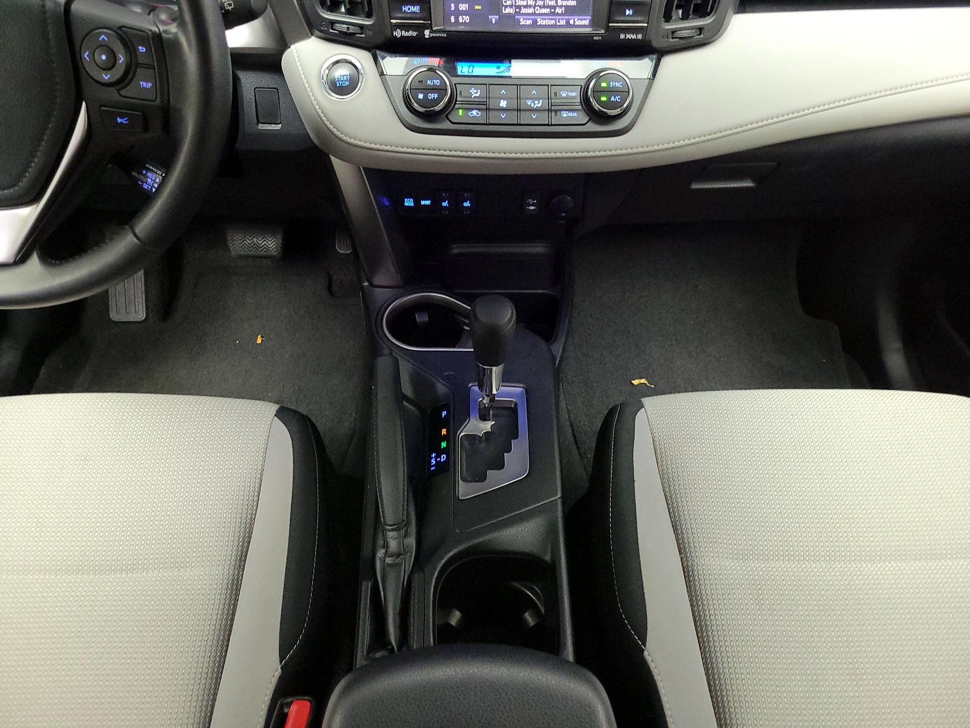 Thumbnail: 2018 Toyota RAV4 - 17