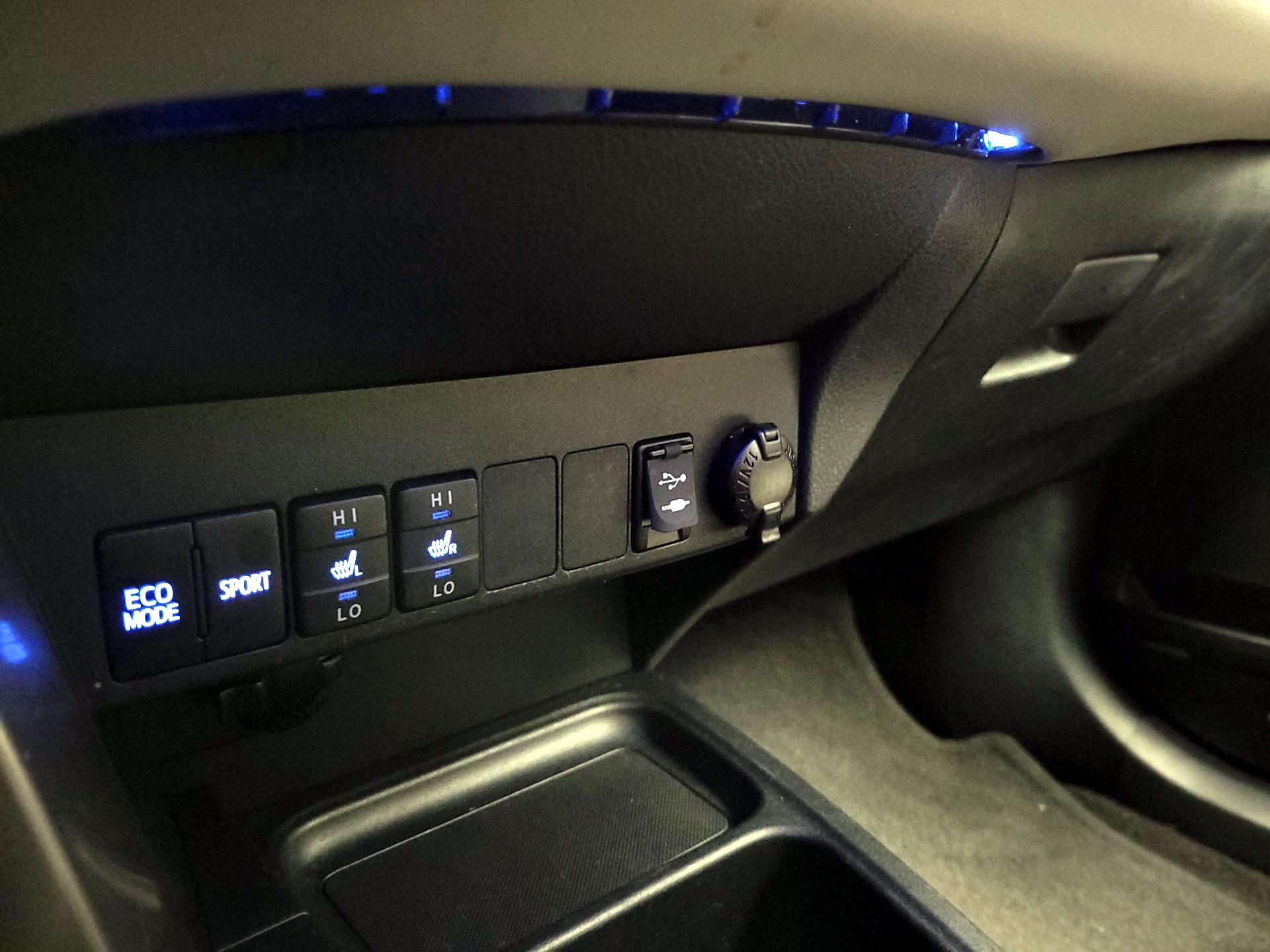 Thumbnail: 2018 Toyota RAV4 - 18