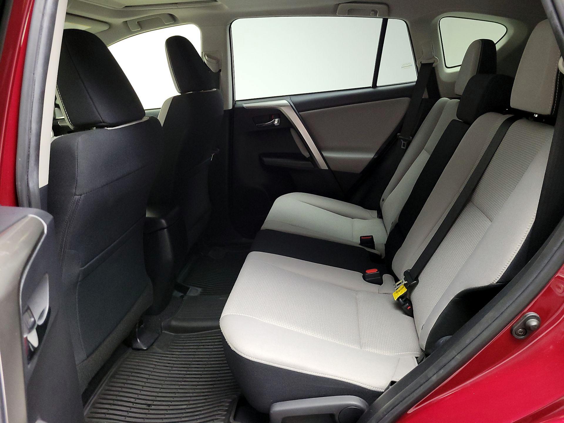 Thumbnail: 2018 Toyota RAV4 - 20